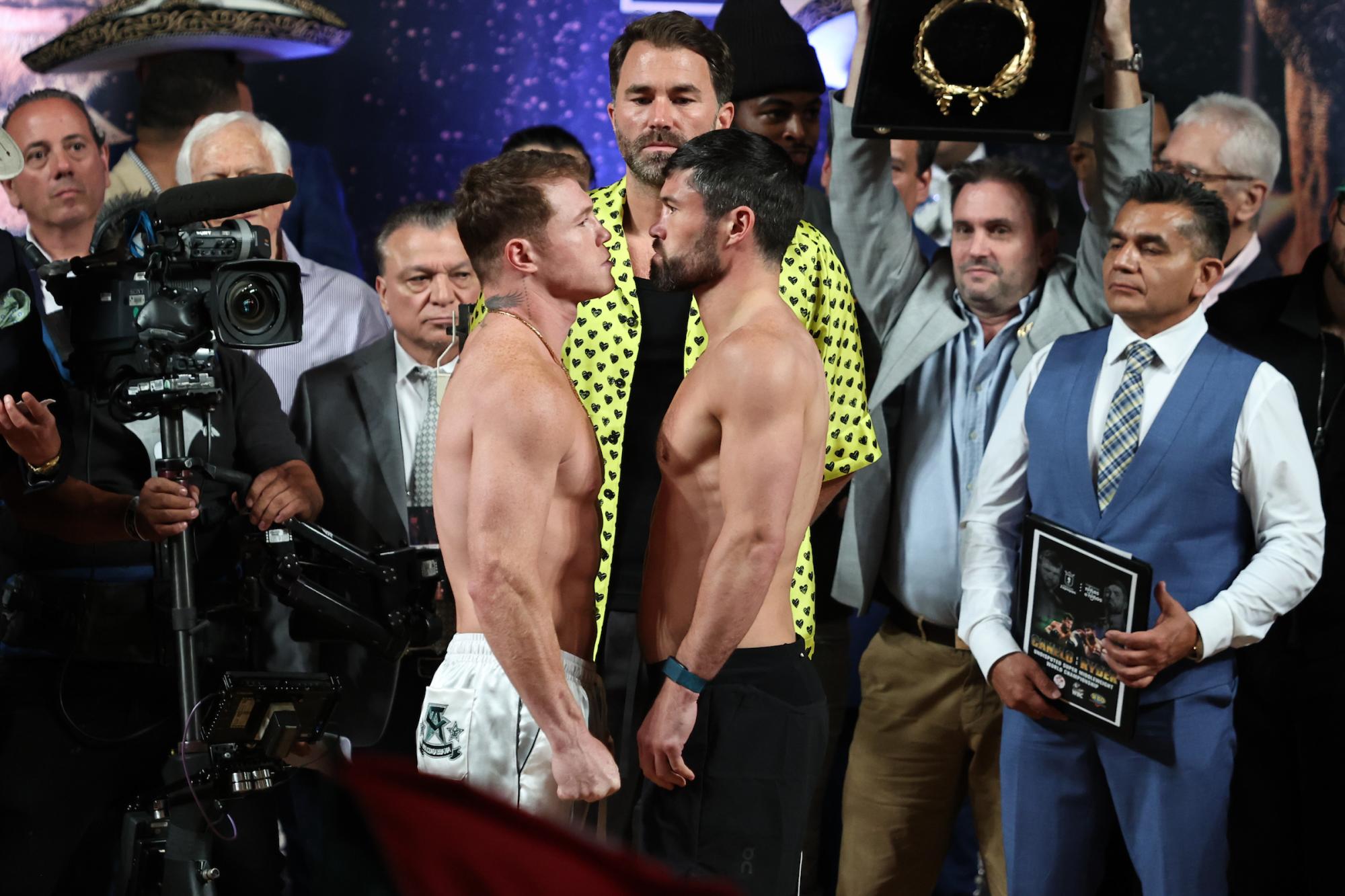 $!¡Hay tiro! Canelo y Ryder dan el peso en Guadalajara