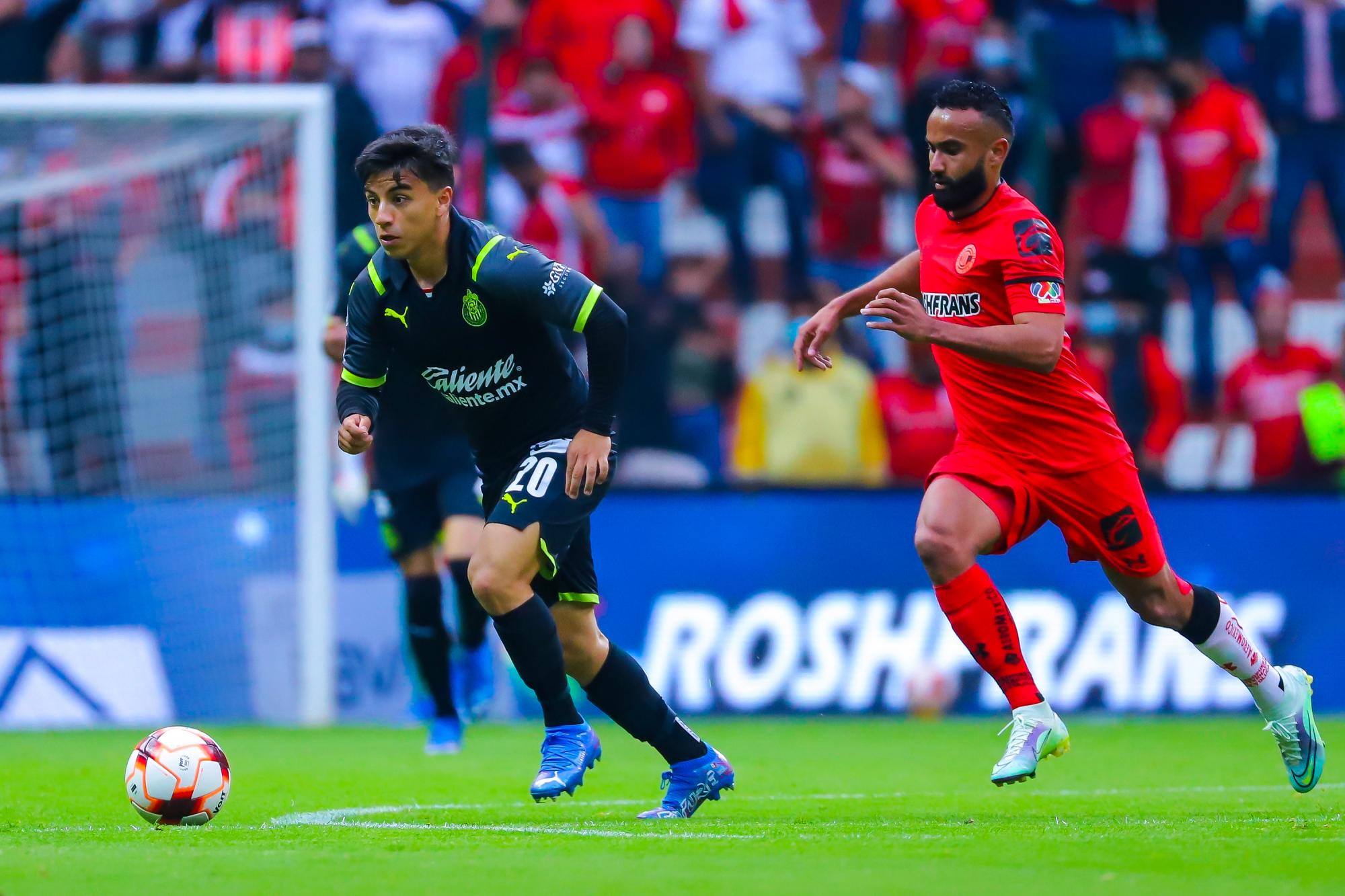 $!Chivas deja escapar la victoria en Toluca y sigue fuera del Repechaje