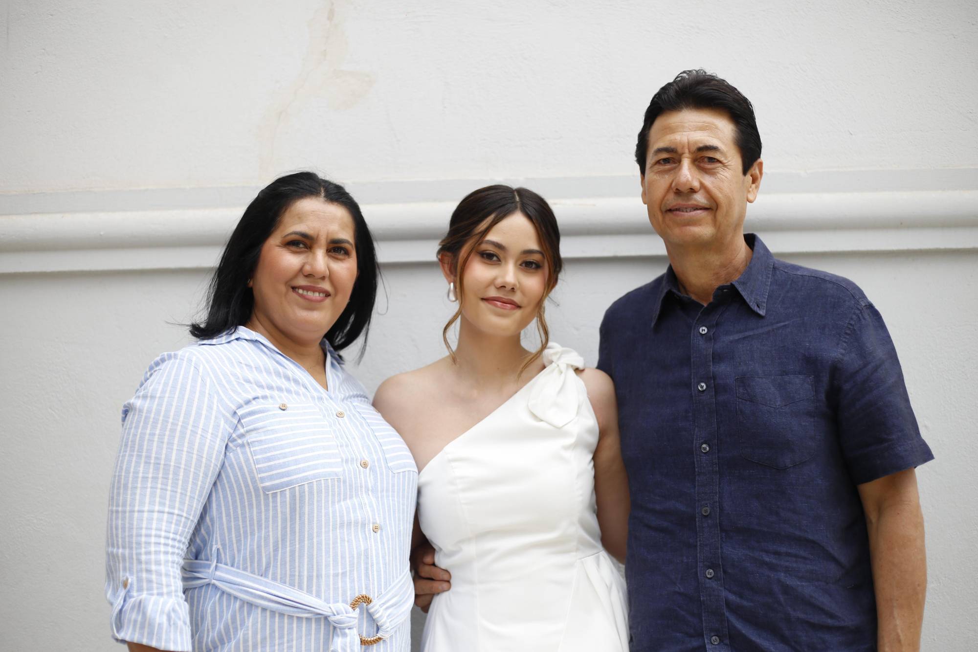 $!Verónica Burgueño, Ana Celeste Moreno Burgueño y Omar Moreno Sicairos.