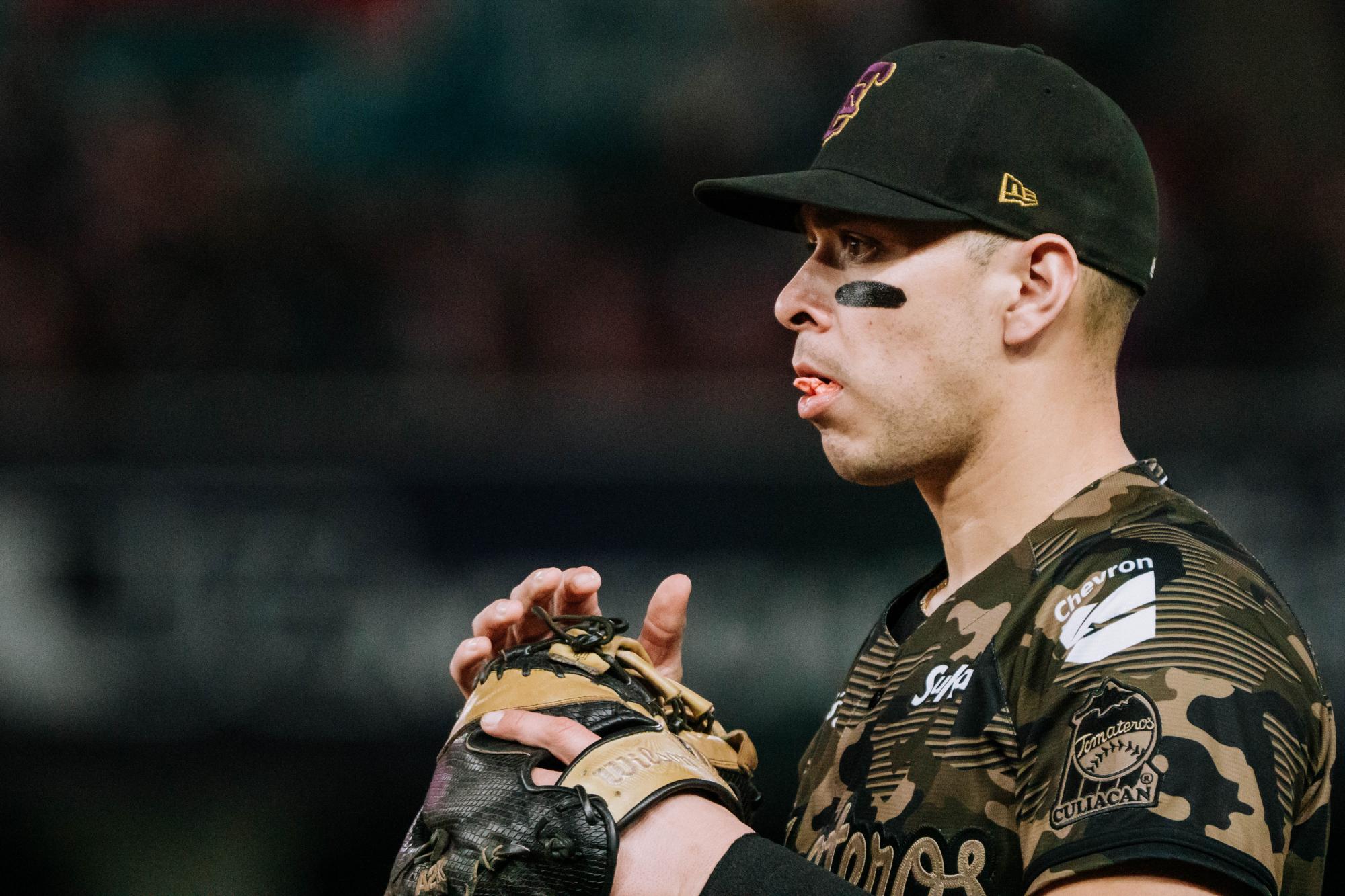 $!Tomateros asegura playoffs con noche explosiva de Andrés Álvarez