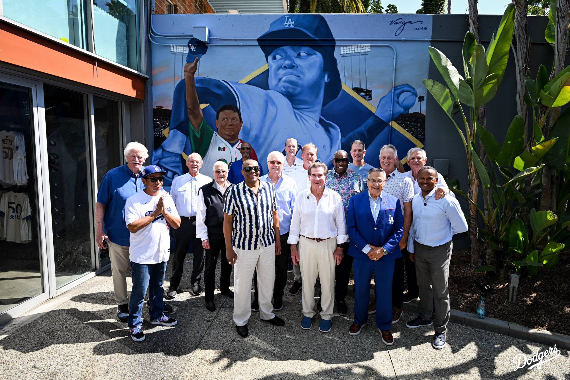 $!Dodgers rinde homenaje póstumo a Valenzuela y devela mural