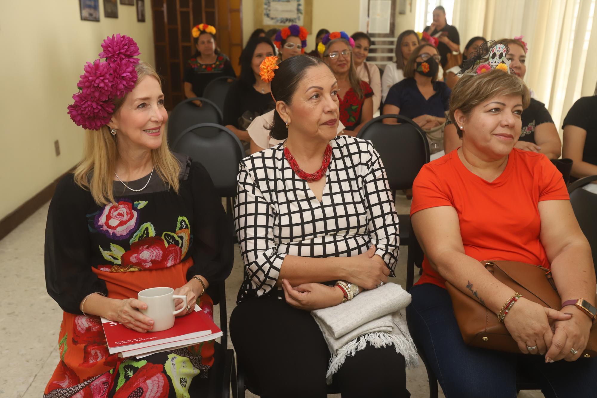 $!Balbina Herrera de Medrano, Lolys Ríos y Lolys Valenzuela.