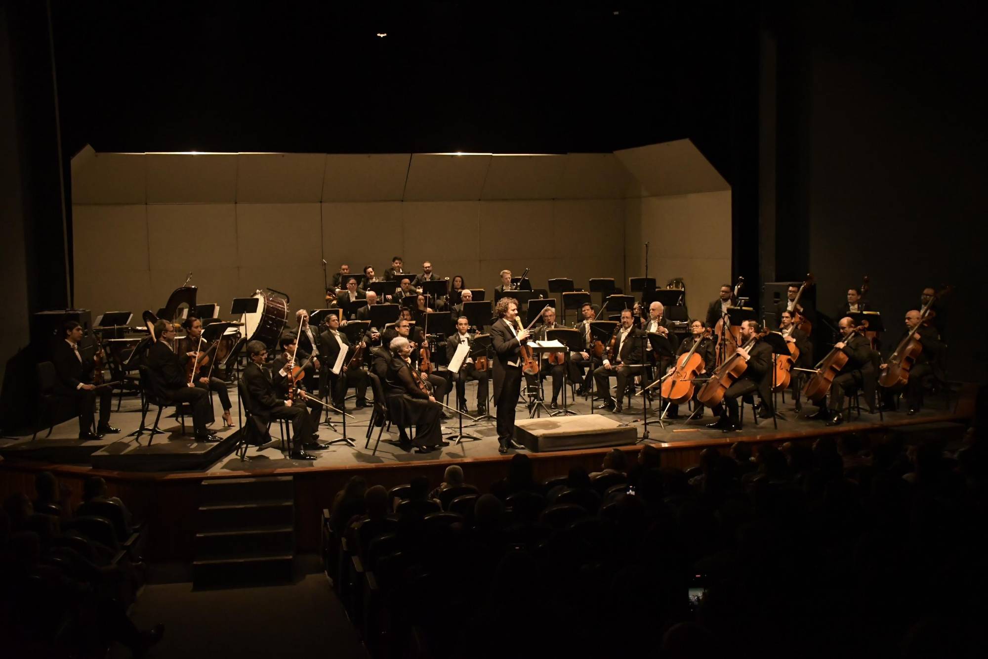 $!El maestro Alexandre Da Costa fue el director invitado de la Orquesta Sinfónica Sinaloa de las Artes.