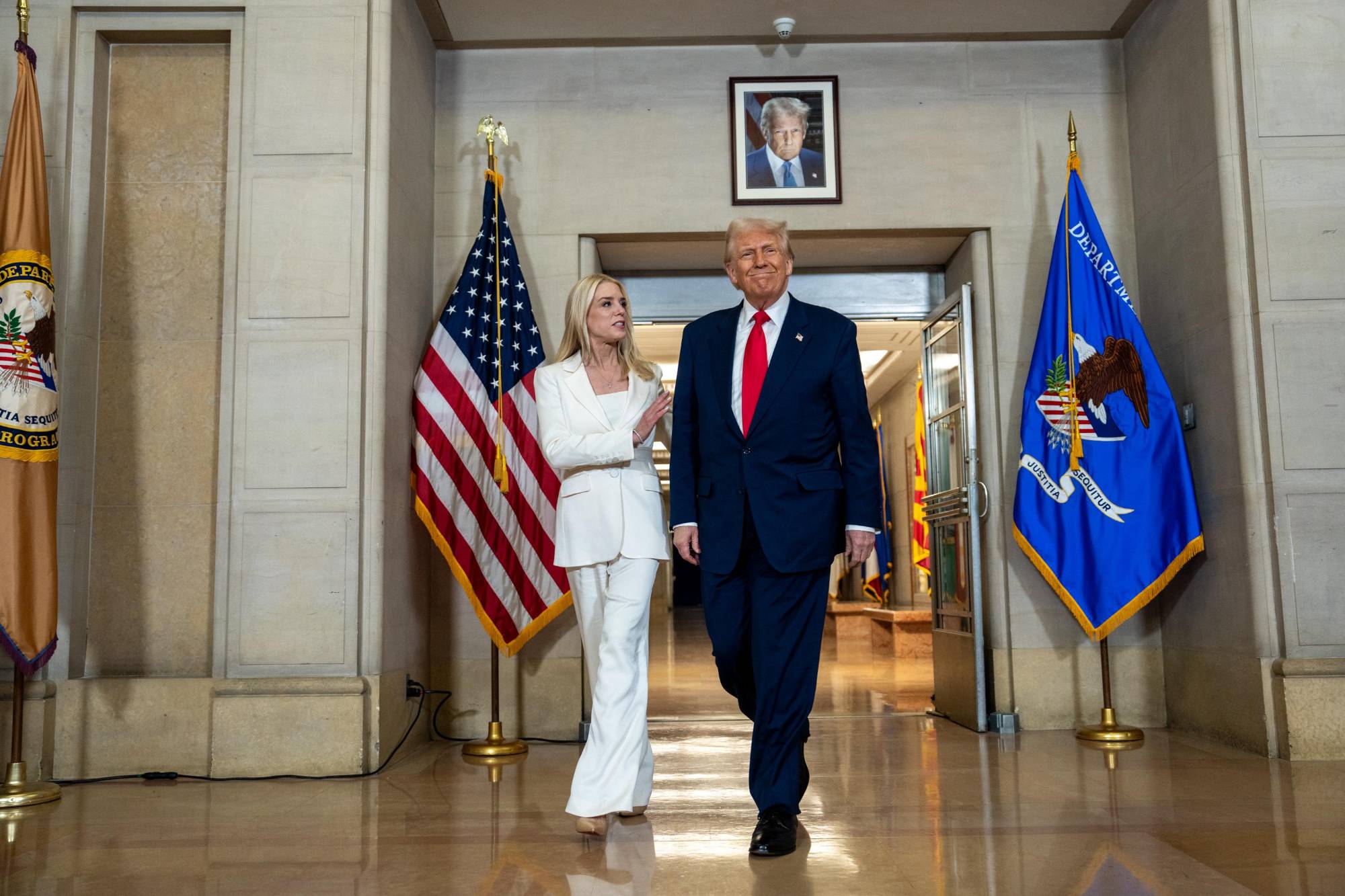 $!Trump congela 175 millones de dólares a Universidad de Pensilvania por inclusión de atletas transgénero