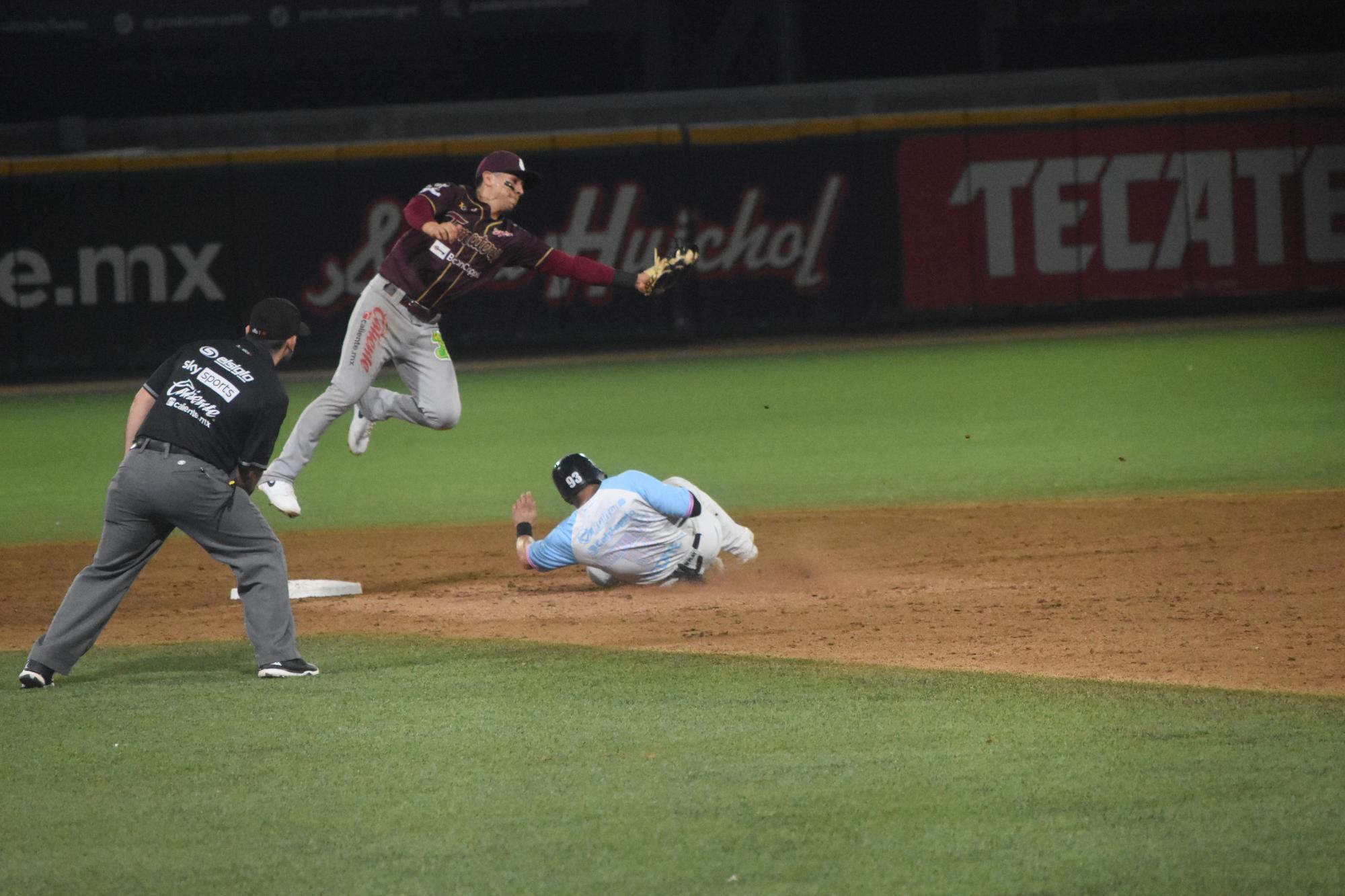 $!Algodoneros apalea a Tomateros en el primero de la serie