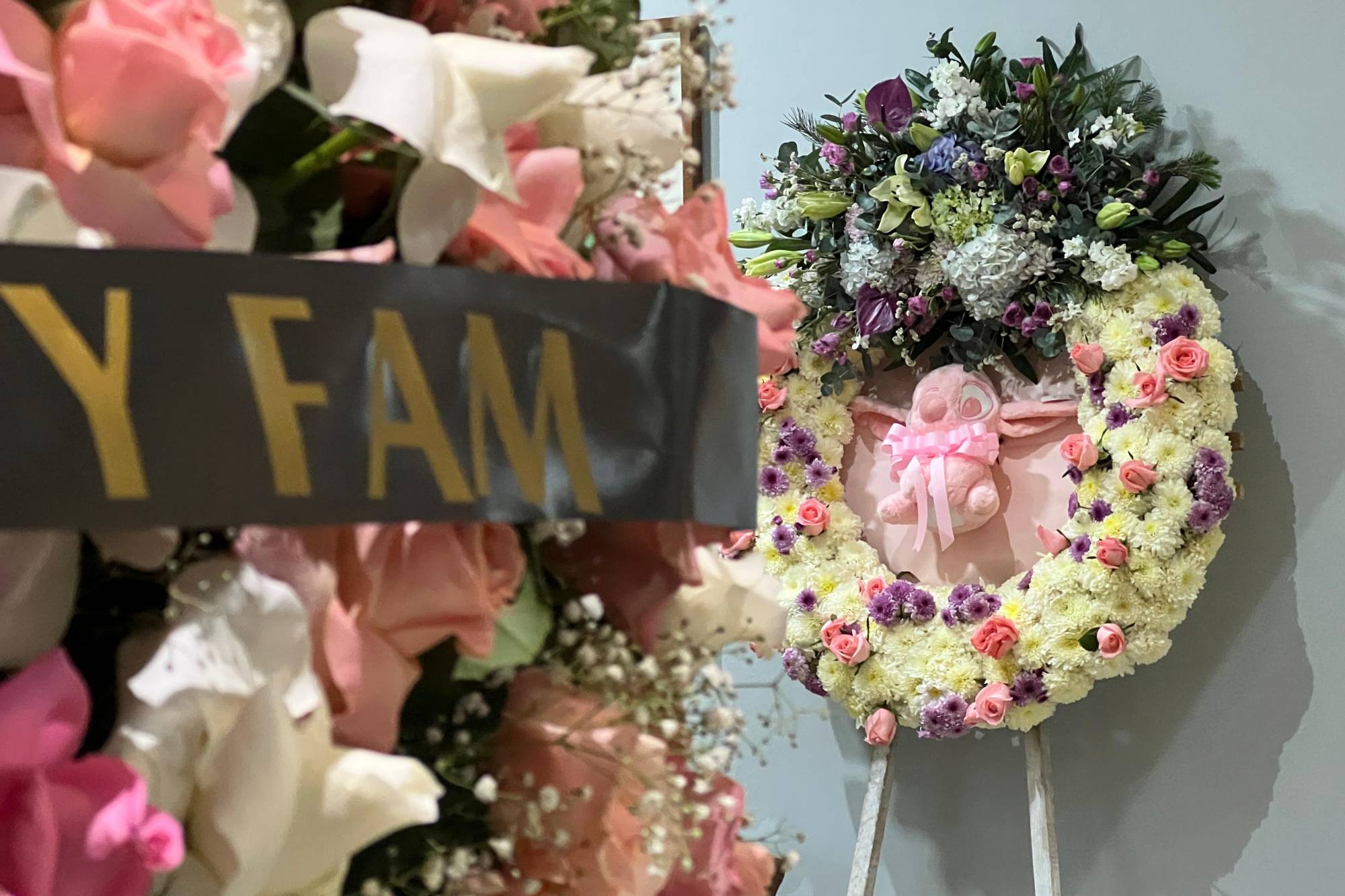 $!Entre flores y sus peluches favoritos, familiares despiden a niñas asesinadas en Badiraguato