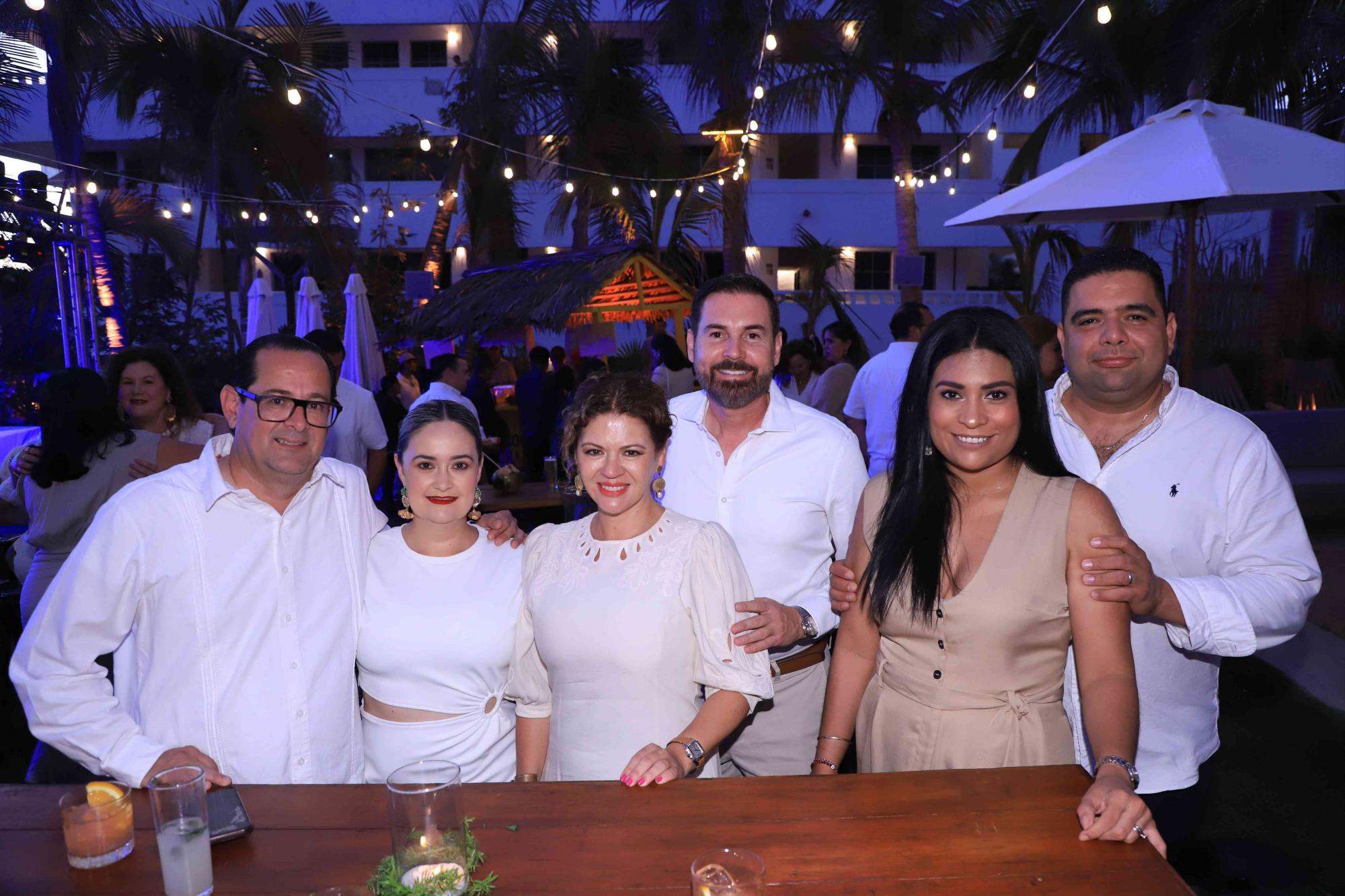 $!Rafael Lizárraga Favela, Patricia de Lizárraga, Denisse Flores de Rojas, Sergio Rojas Velarde, Laura Aranda y Mauricio Aguilas.