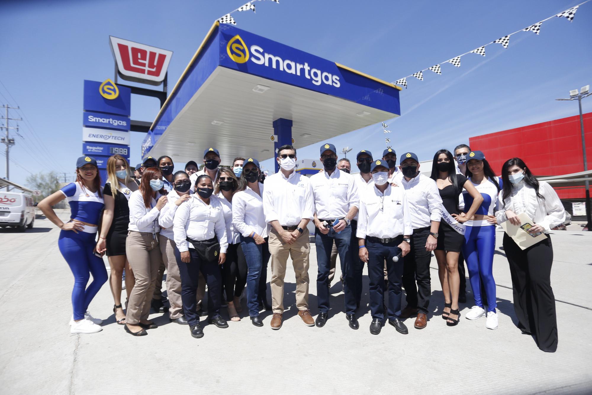 $!El equipo laboral de Smartgas Cerro Colorado, en la foto del recuerdo.