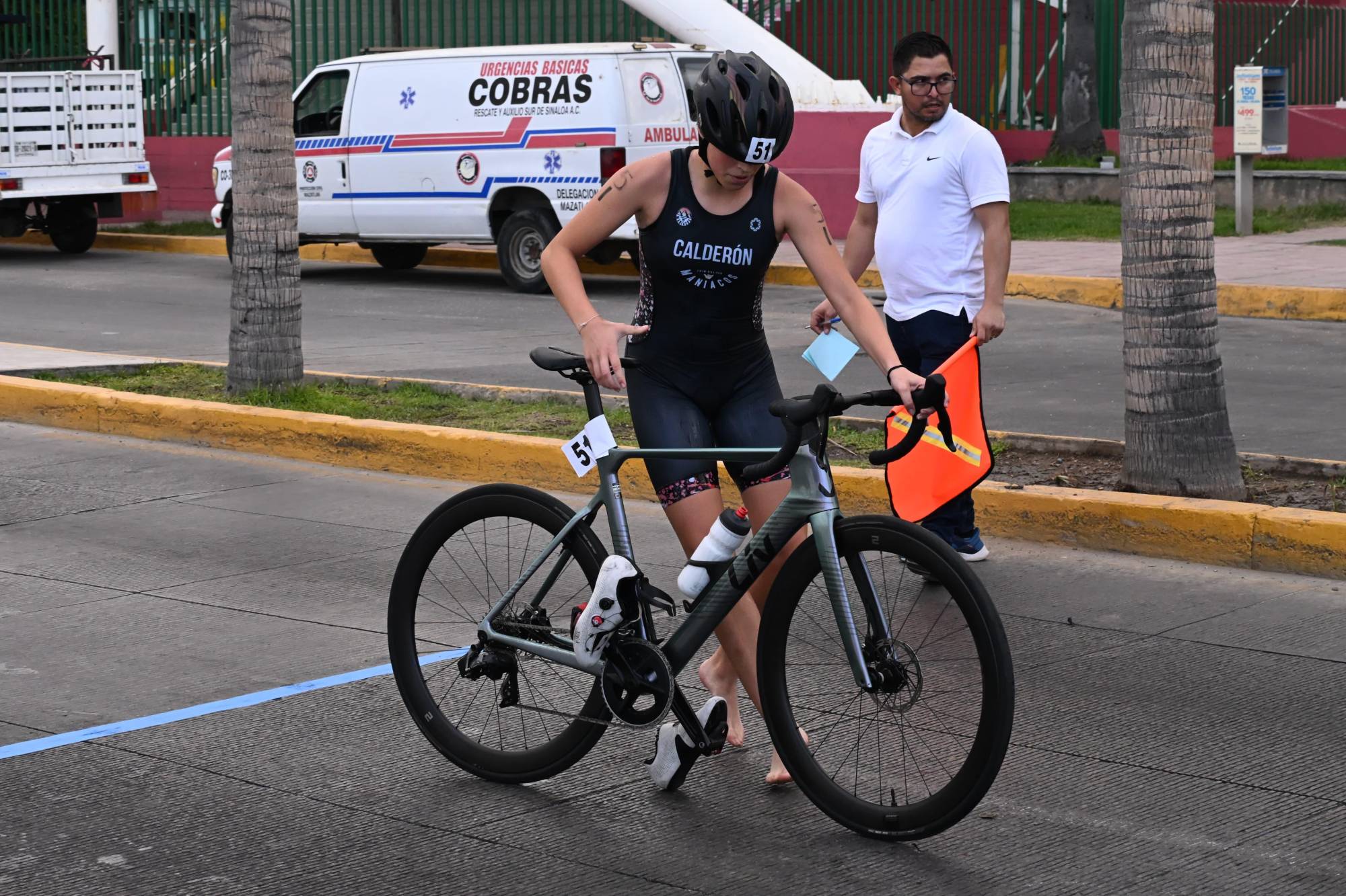 $!José Luis Zazueta y Antonella Guzmán triunfan en el Triatlón Trimaz 2025
