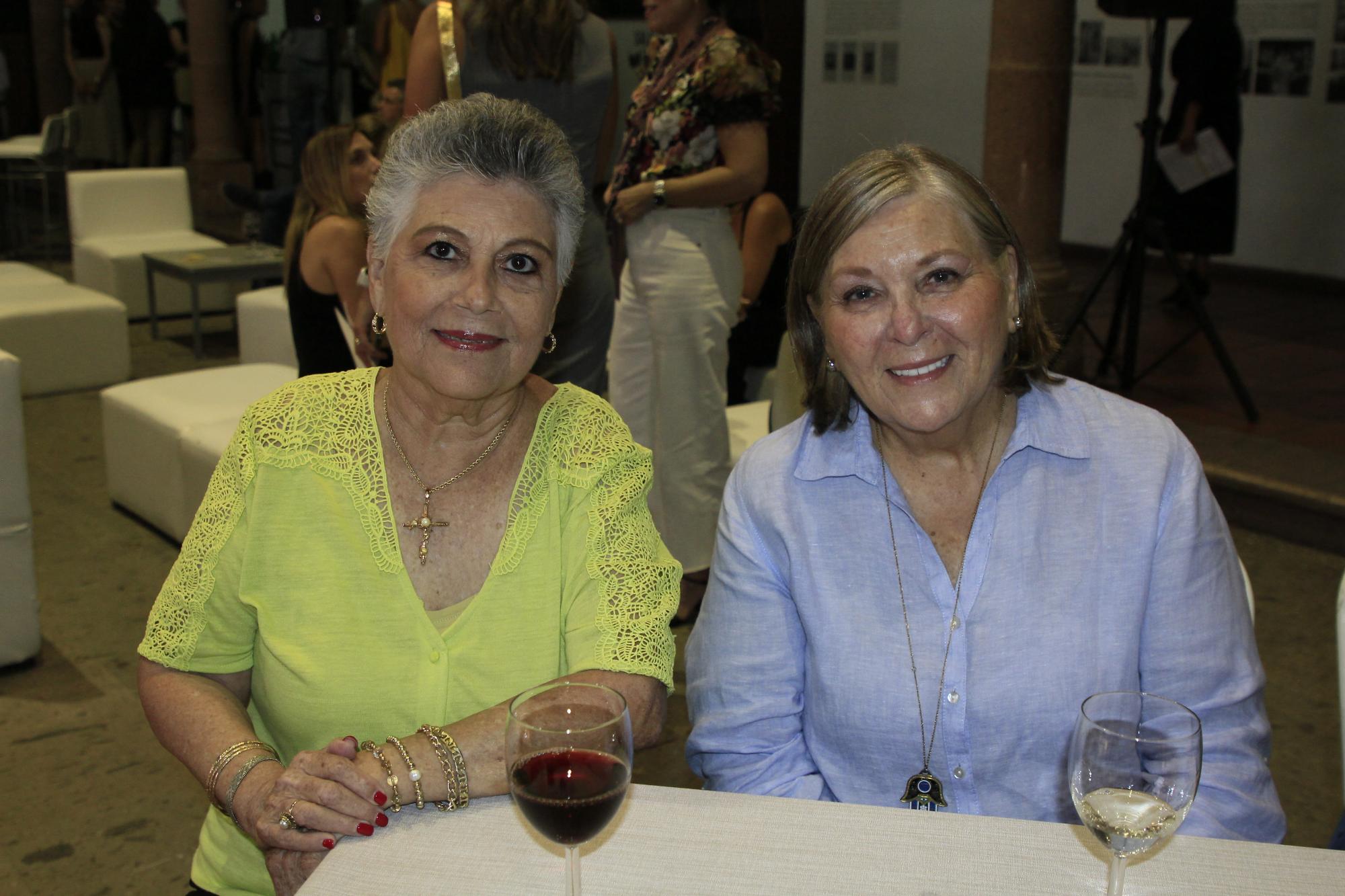 $!Patricia Zazueta y Daphne Macris.