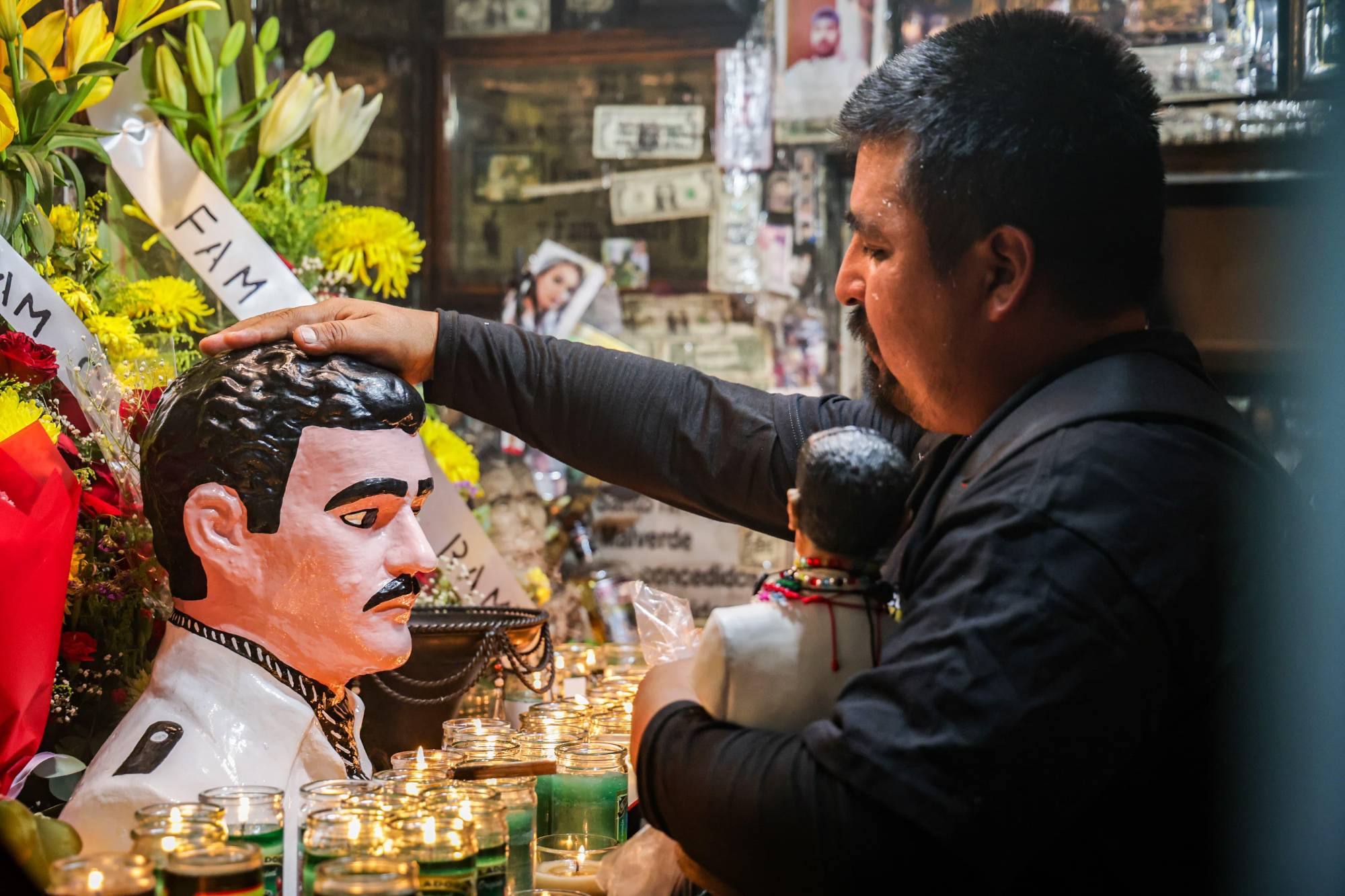 $!Menos devotos, pero mismo fervor en homenaje a Malverde en Culiacán