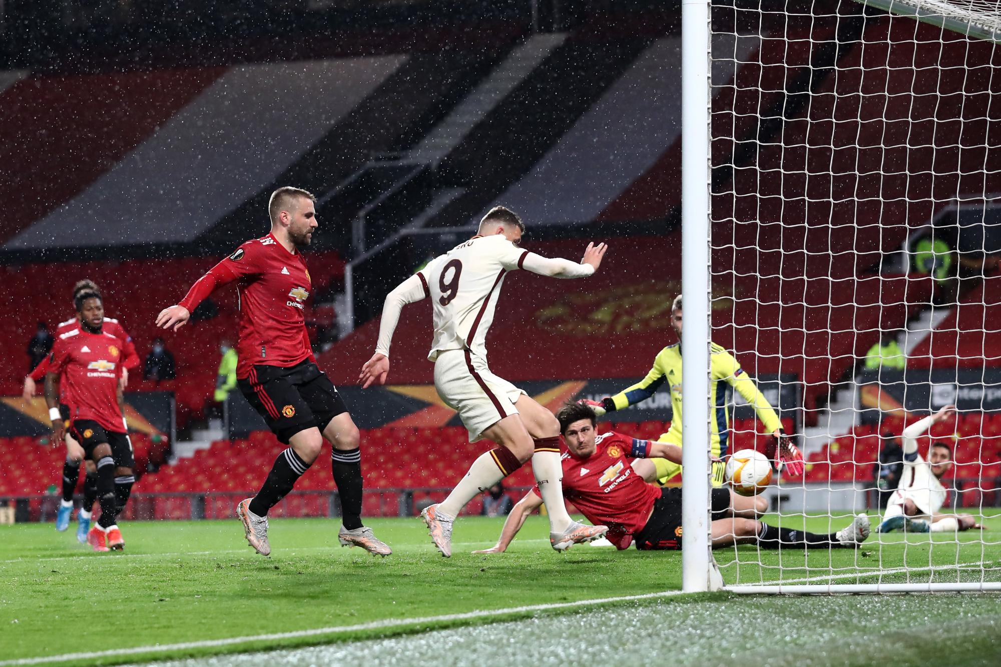 $!Diabólico vendaval arrolla a la Roma en la Europa League