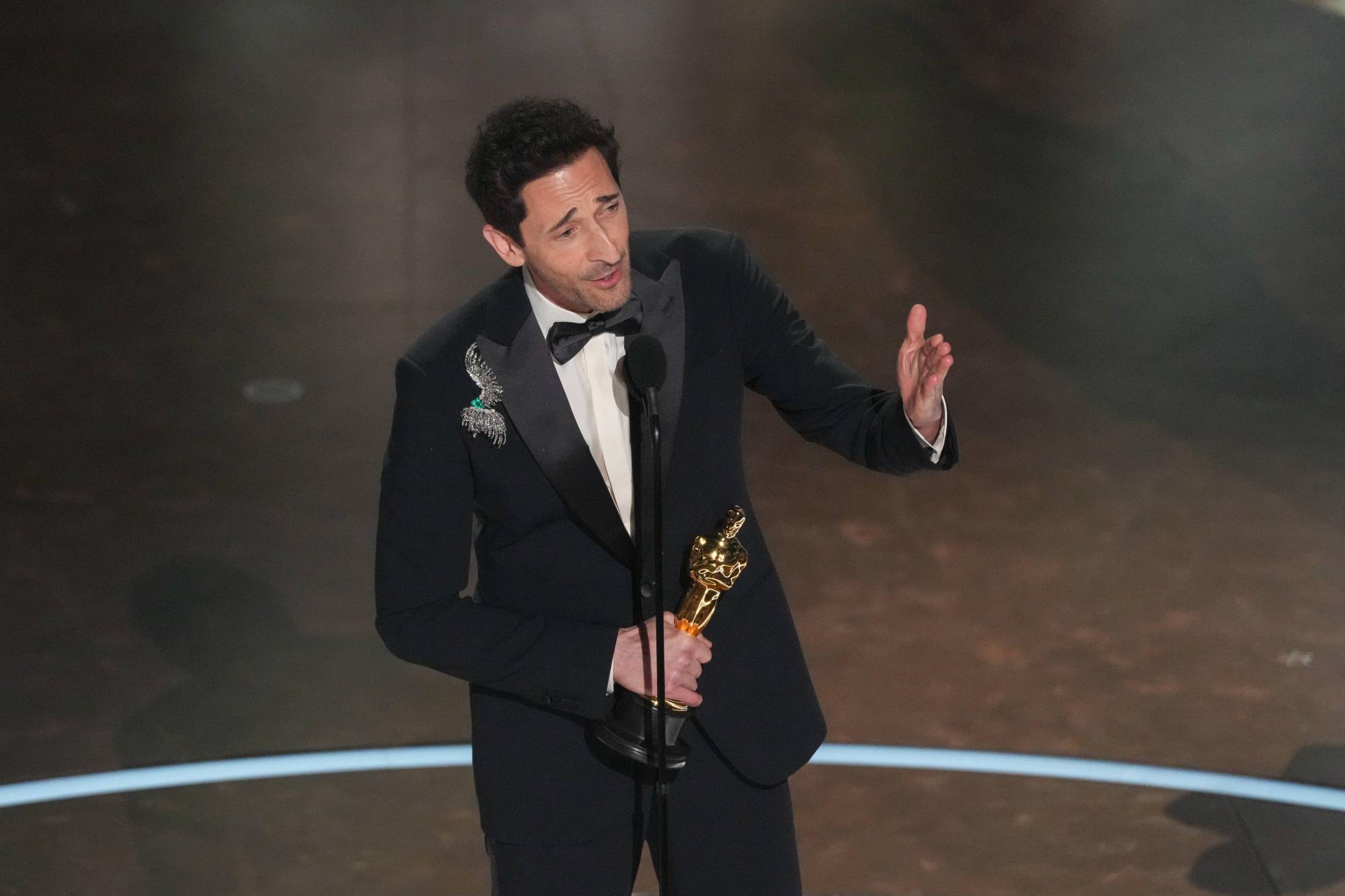 $!El actor Adrien Brody se llevó el Oscar como Mejor Actor por su participación en The Brutalist.
