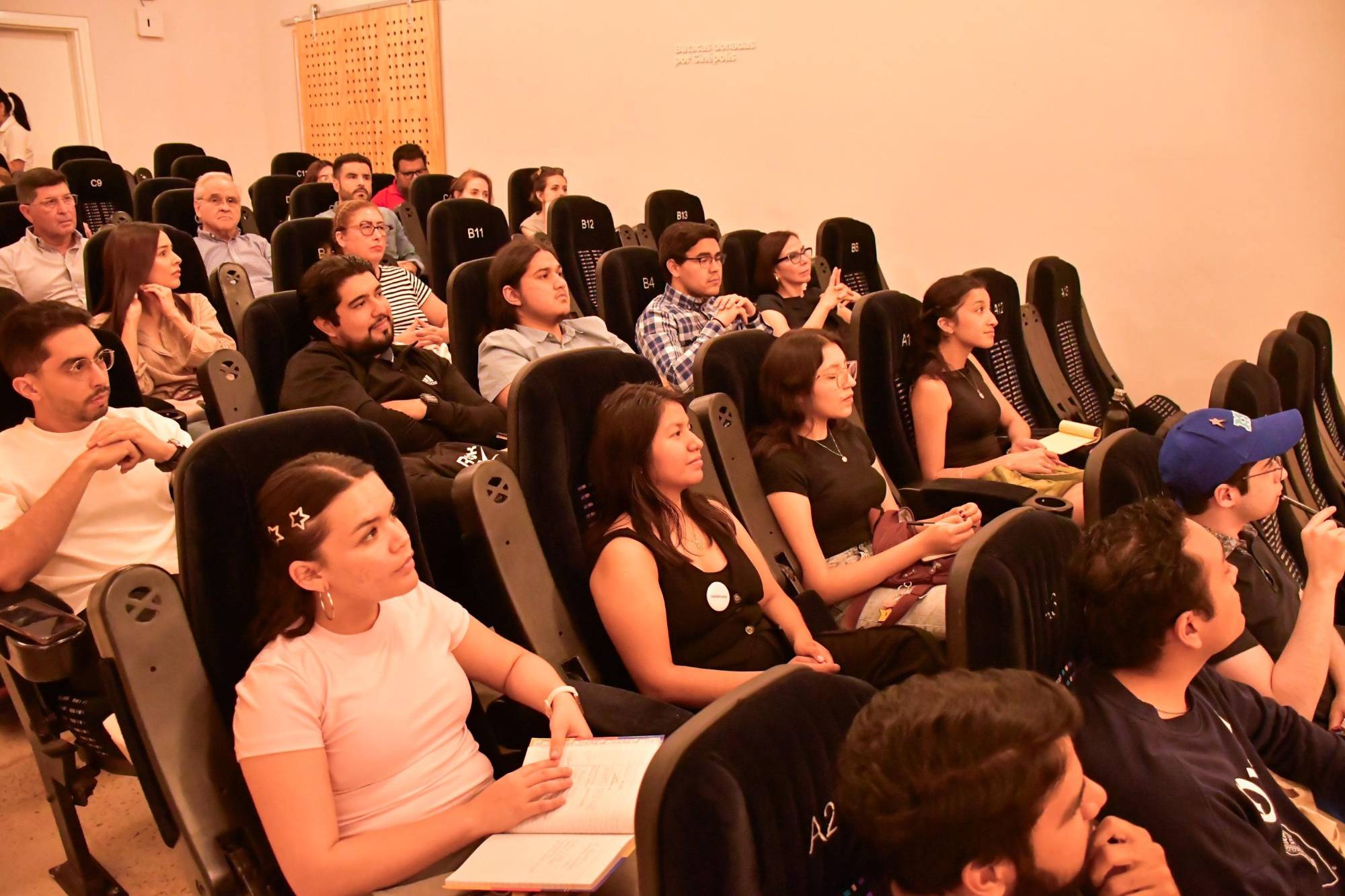 $!Lo que vale la pena siempre costará trabajo y tiempo, dice Manuel Clouthier a jóvenes emprendedores