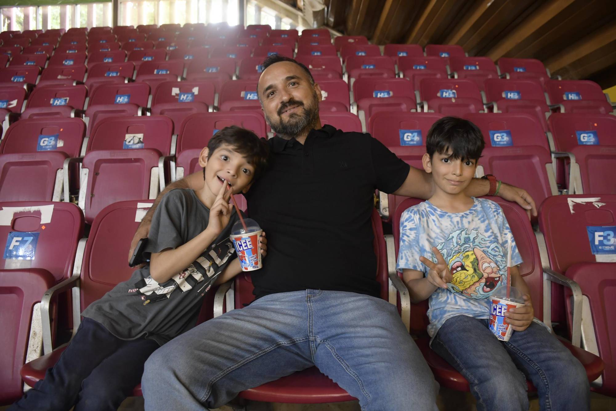 $!Diego Castro con los pequeños Tadeo y Mateo.