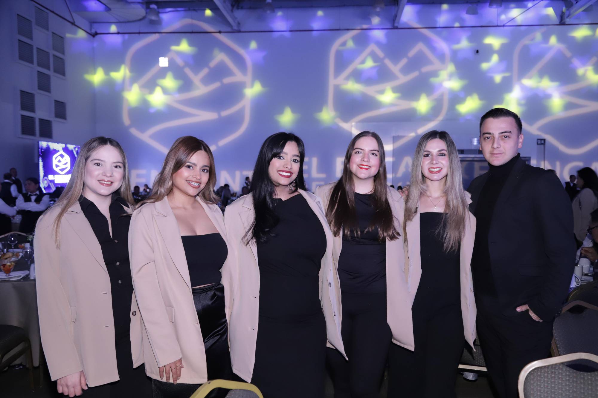 $!Jéssica Lizárraga, Kathia Toledo, Rebeca Nolazco, Juliana Lizárraga, Julieta Chazaro y Pablo Lizárraga.