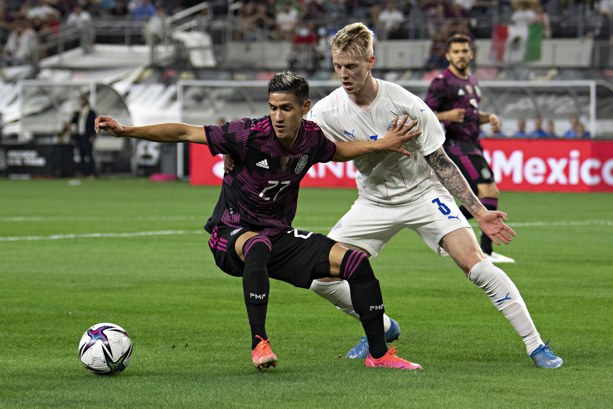 $!Doblete de Chucky Lozano da sufrido triunfo de México ante Islandia
