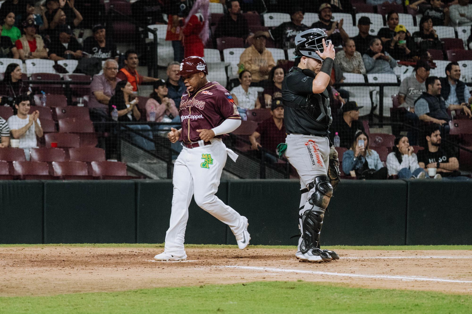 $!Cañeros de Los Mochis apalea a domicilio a Tomateros de Culiacán