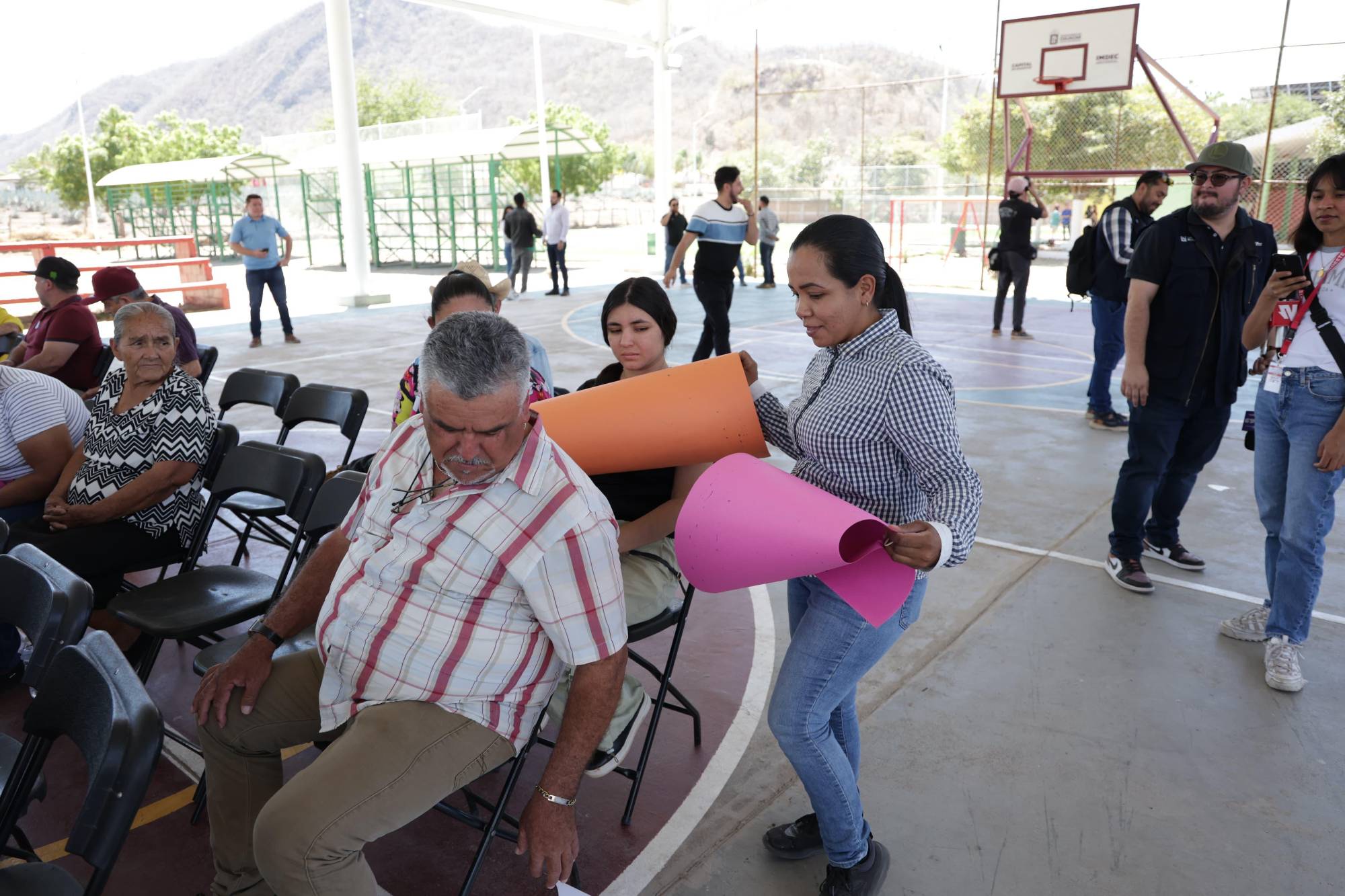$!Tras seis meses de ‘guerra’, Alcalde de Culiacán visita a Jesús María, para entregar obras