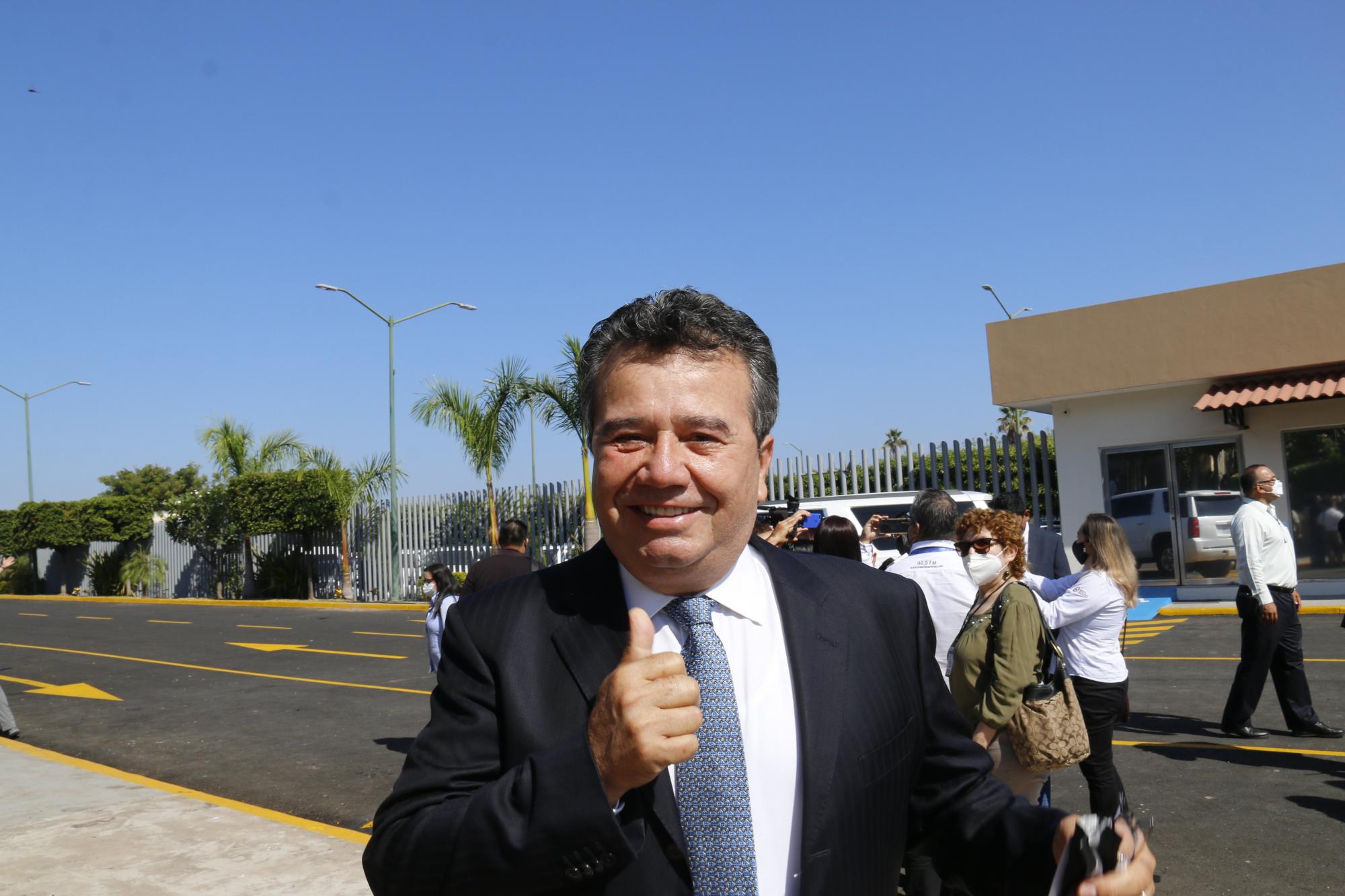 $!Rubén Rocha Moya fue acompañado de personajes nacionales en su investidura como Gobernador