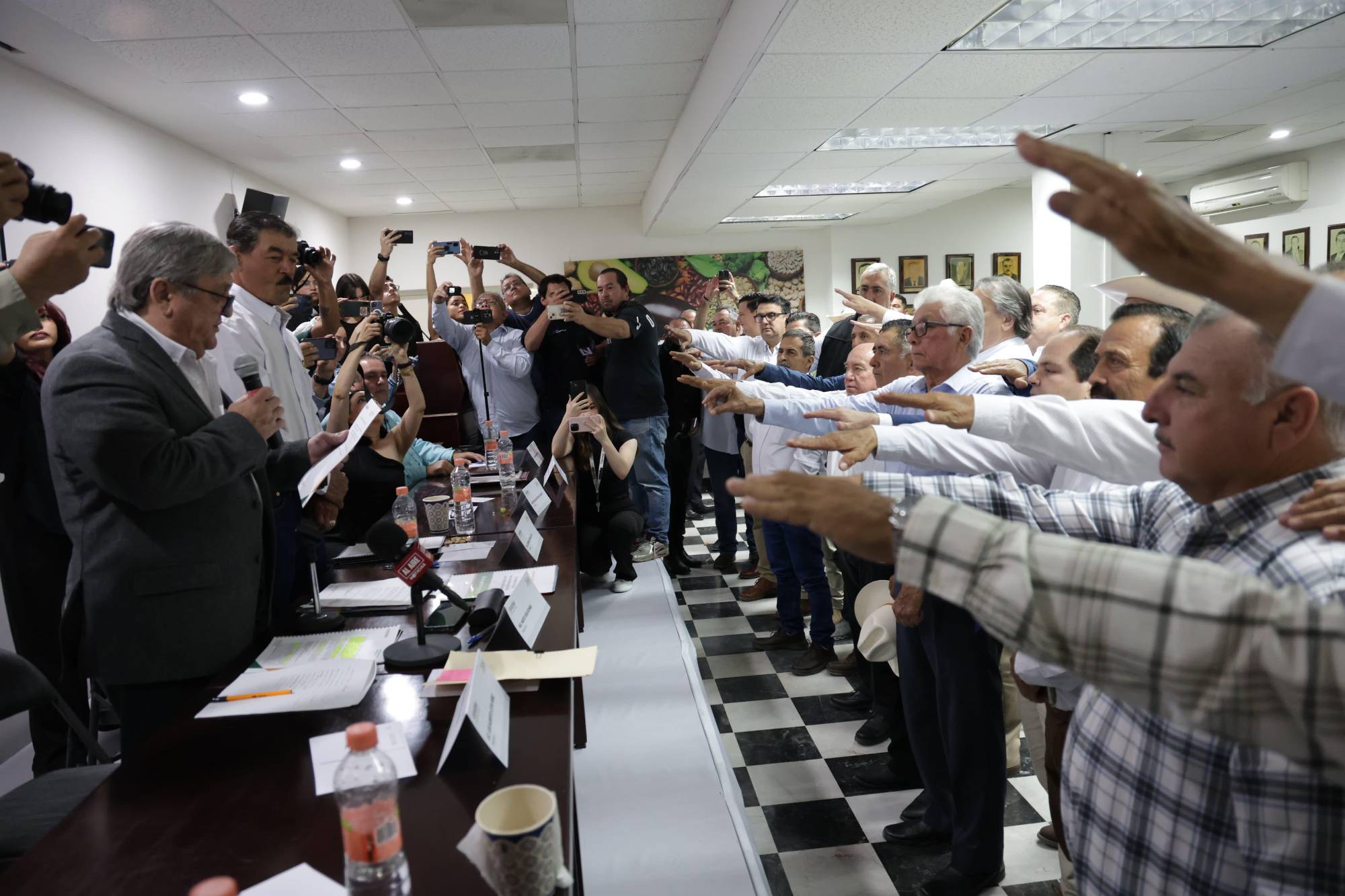 $!Es Jesús Alberto Rojo Plascencia nuevo presidente de Caades