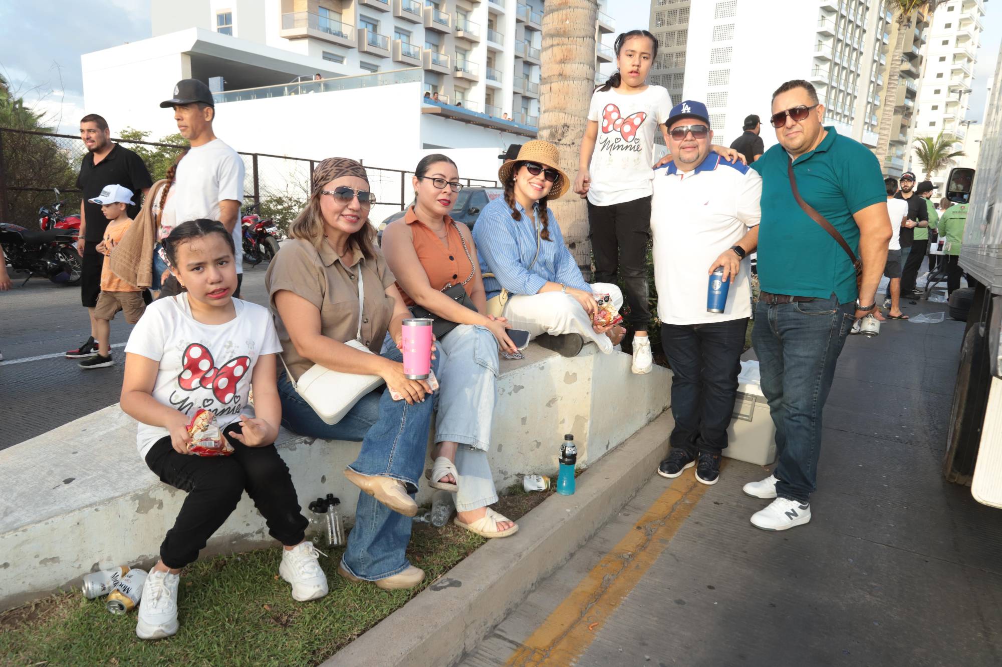$!Romina Alcaraz, Alma Álvarez, Lizbeth Guerrero, Valeria y Regina Alcaraz, Jesús Alcaraz Rendón y Óscar Ayala.