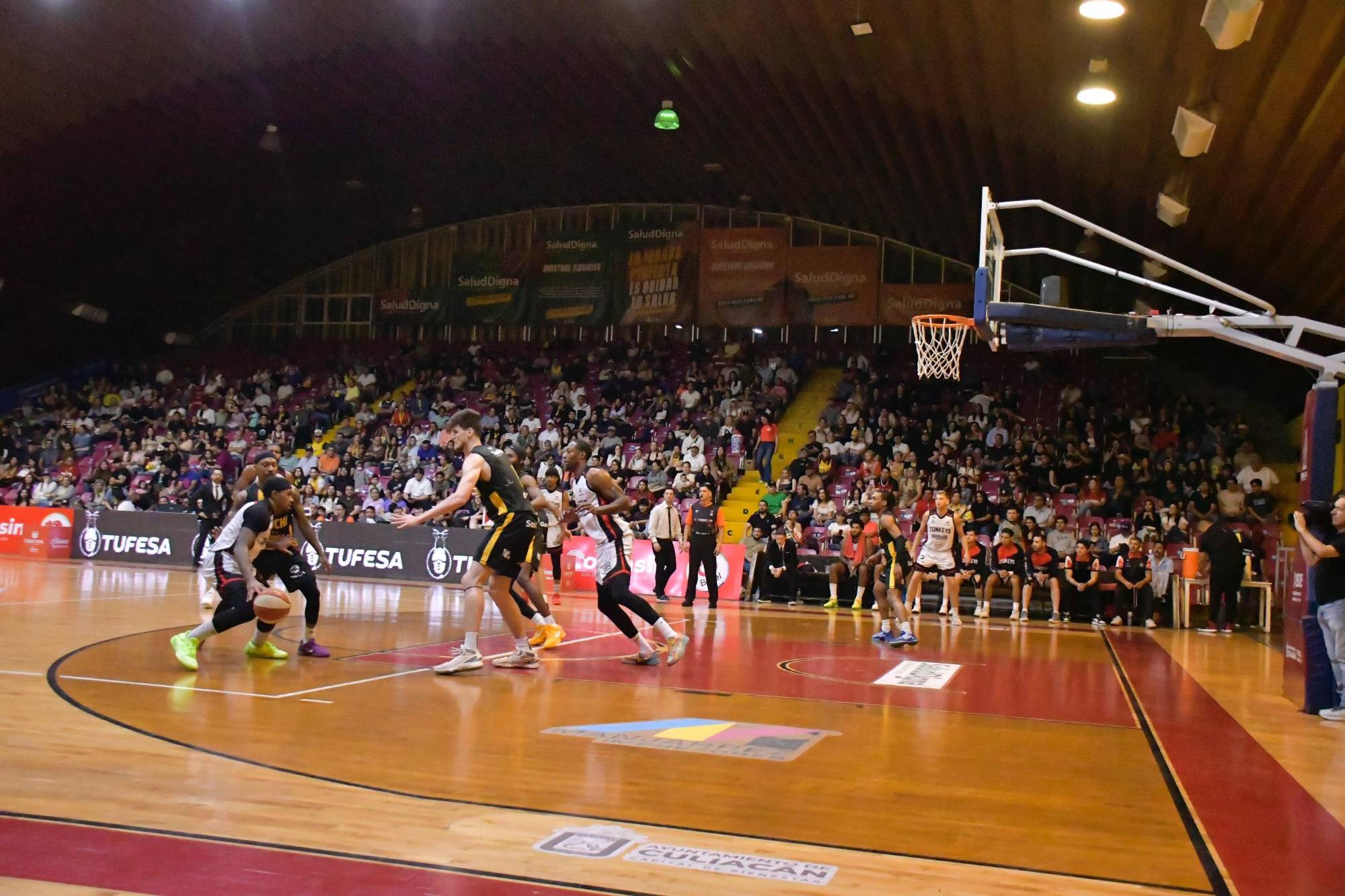 $!Caballeros impone su ley en casa y vence a Zonkeys