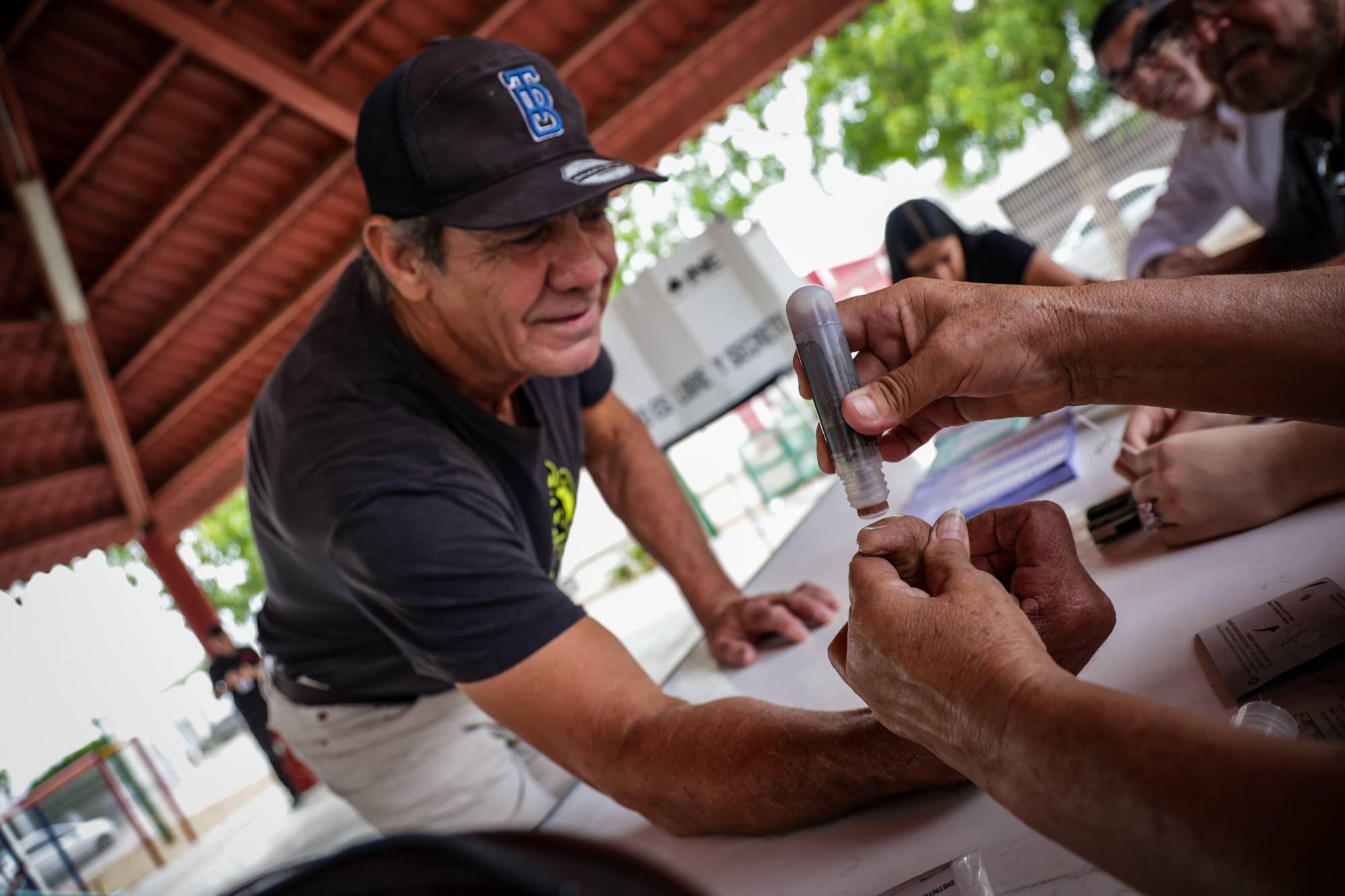 $!‘No está complicado... nomás es grabarse bien los nombres’, dicen votantes en Elección Judicial