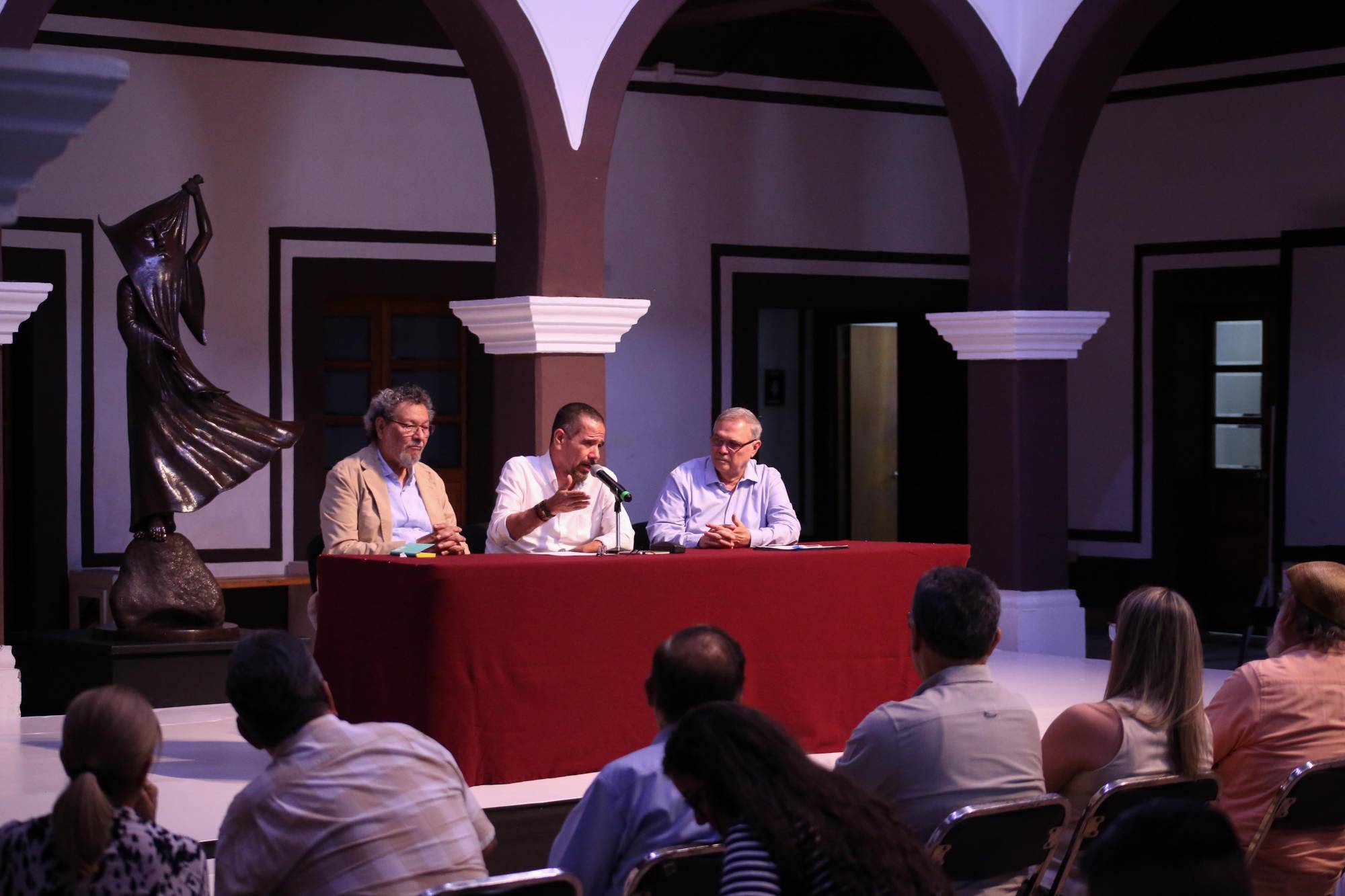 $!La charla se llevó a cabo en el Centro Sinaloa de las Artes Centenario.
