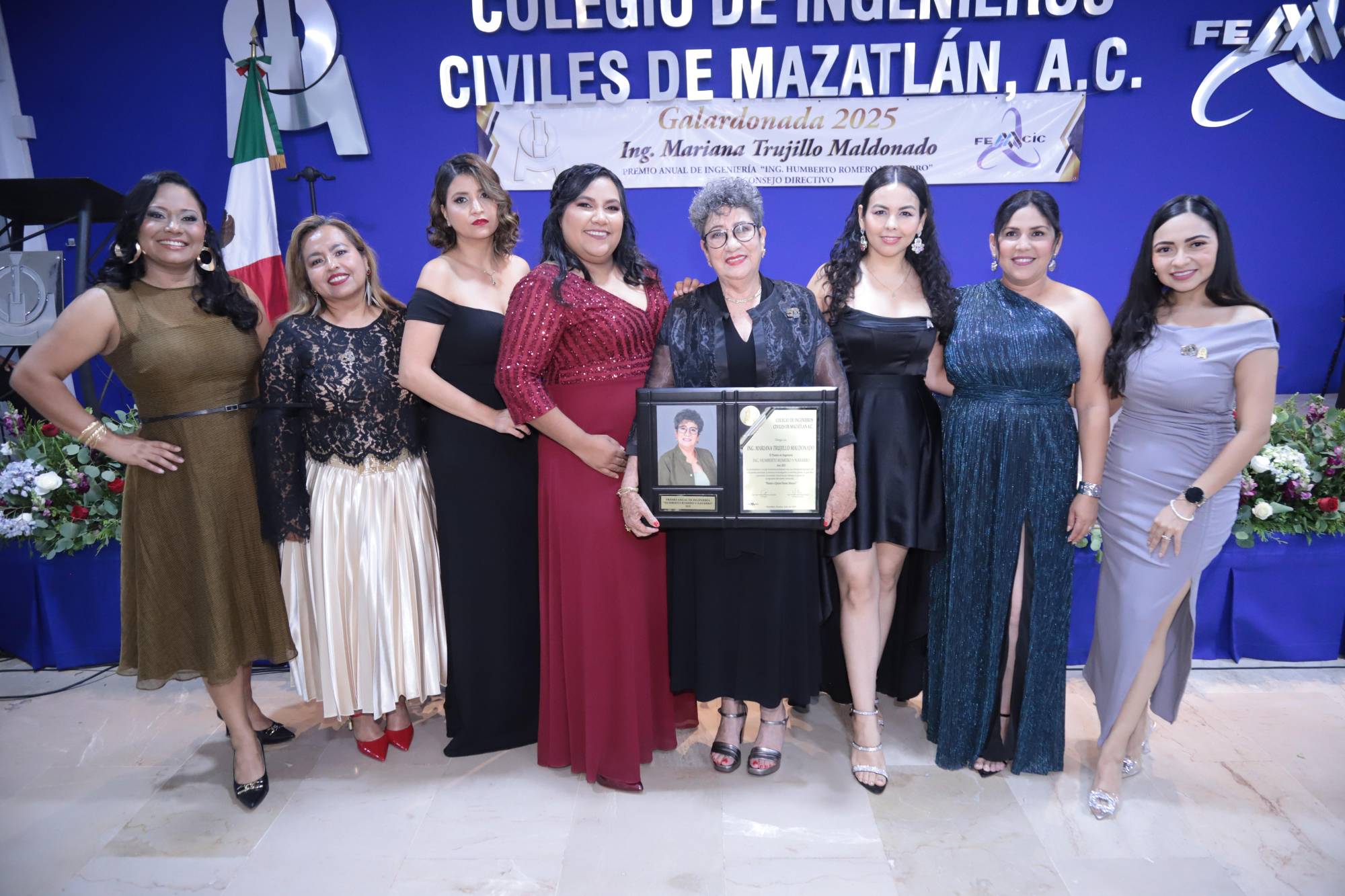 $!Yuleni Llamas, Aide González, Estrella Minero, Nancy León, Mariana Trujillo, Brenda Espinoza, Mónica Trujillo y Yadira Coronado.