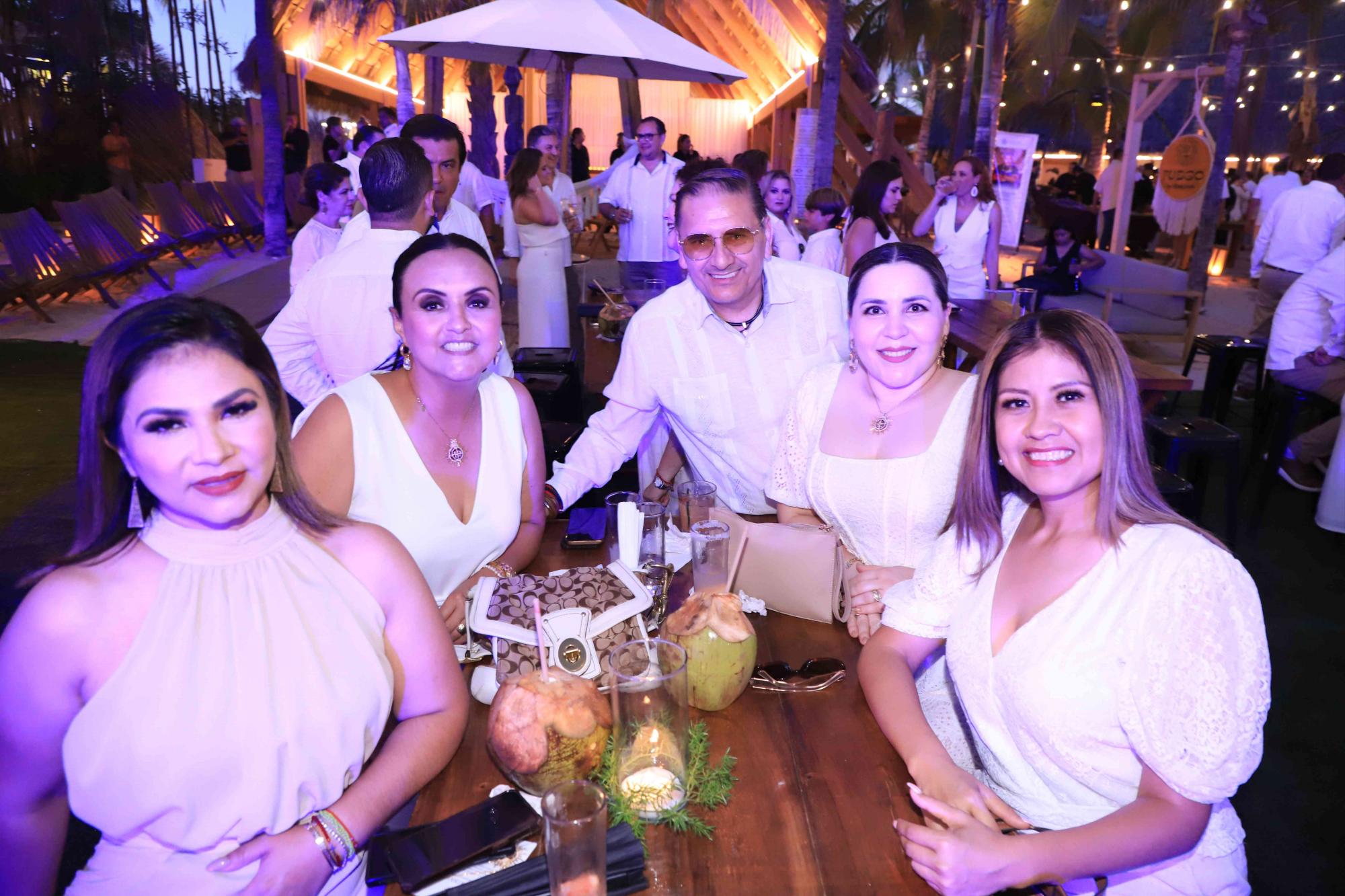 $!Lupita Valle, Isela Calderón, Óscar García, Melissa Osuna, Carmelita Navarrete.