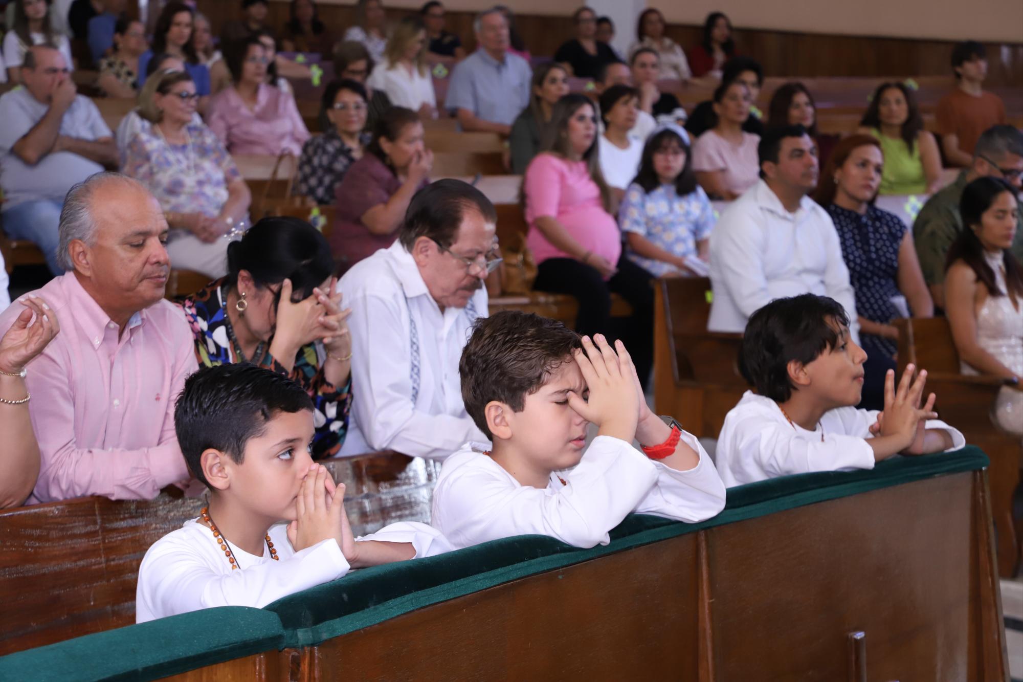 $!Los niños renovaron sus promesas de fidelidad y aceptaron ser amigos de Jesús.