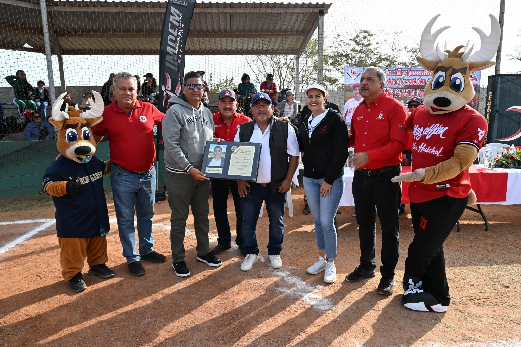 $!Cantan playball de nueva temporada de Liga Mazatlán