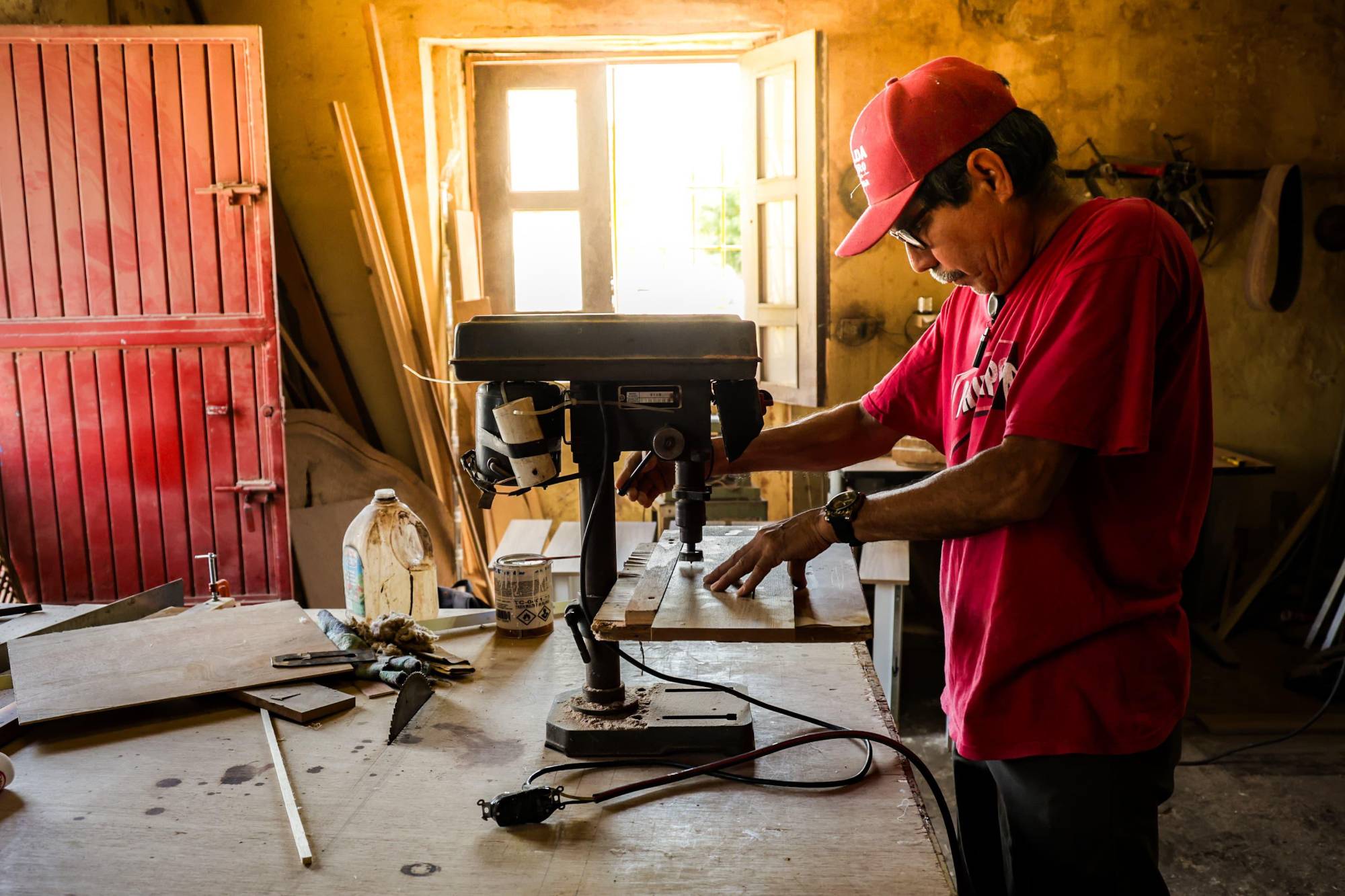 $!Una vida trabajando la madera, Evaristo y su amor a la carpintería