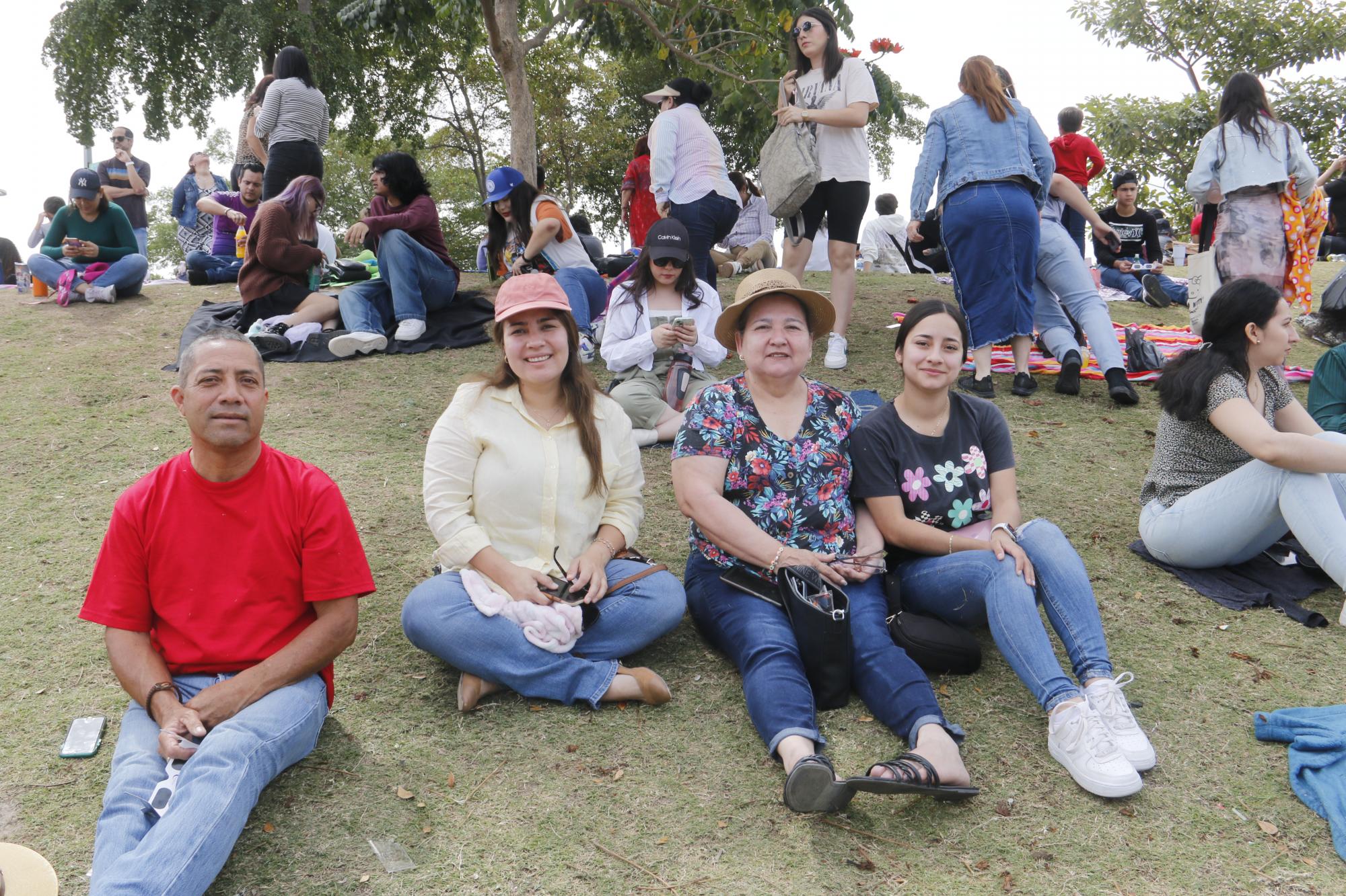 $!Arturo Medina, Kenia Medina, Amparo Cota y Aryam Medina.
