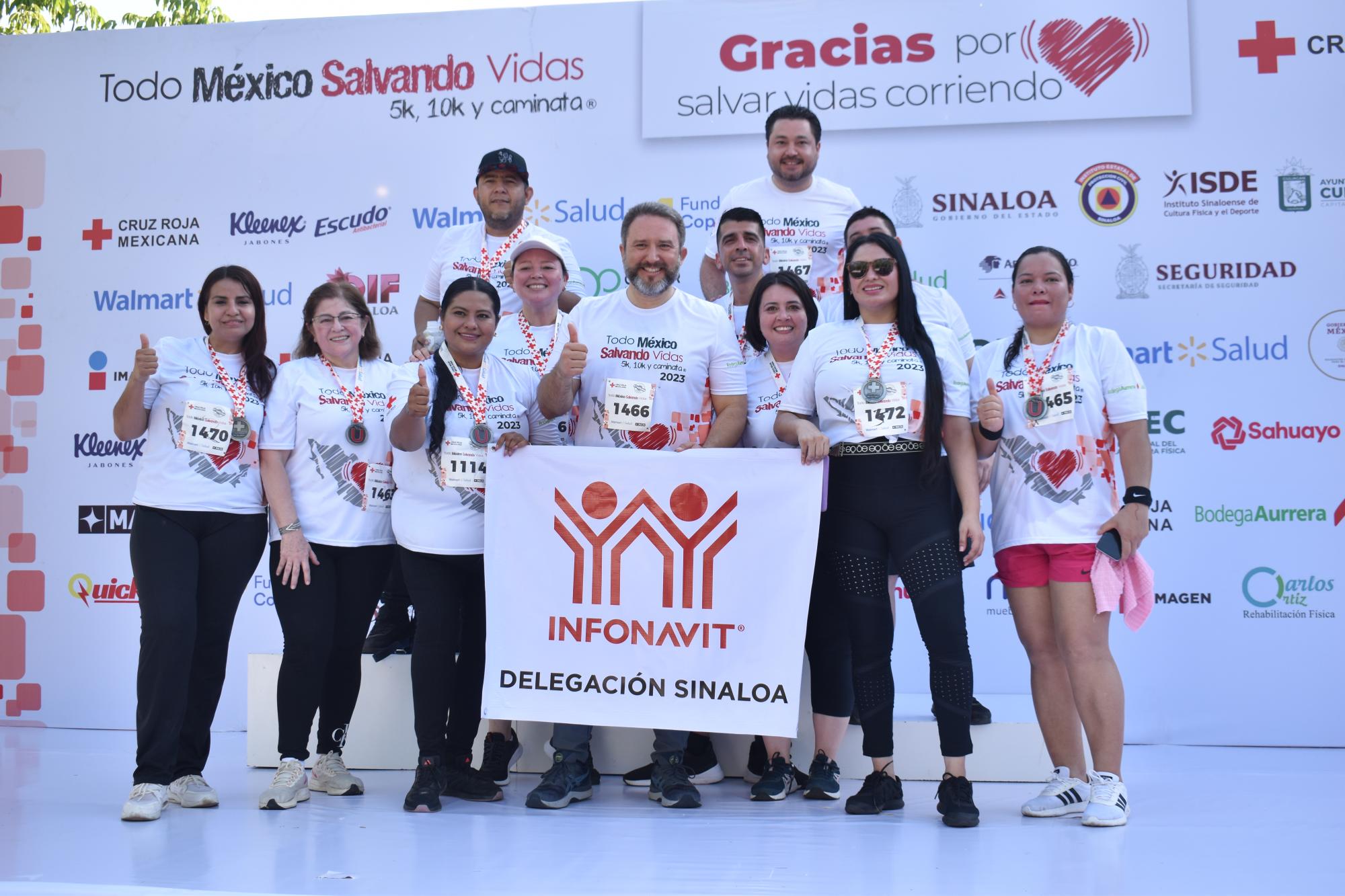 $!La delegación Sinaloa de Infonavit estuvo presente en la carrera.