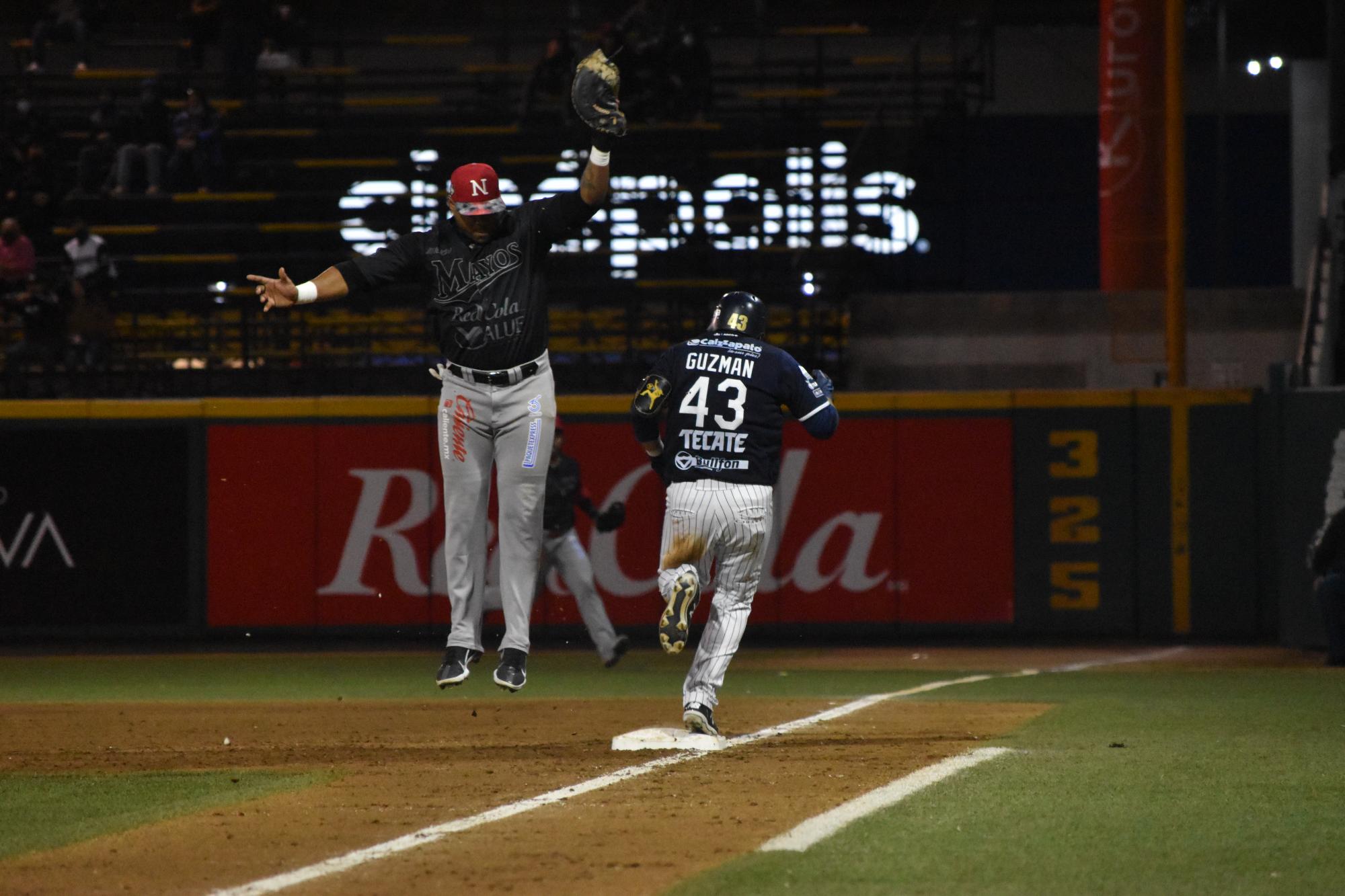 $!Algodoneros de Guasave derrota en cardiaco juego a Mayos de Navojoa
