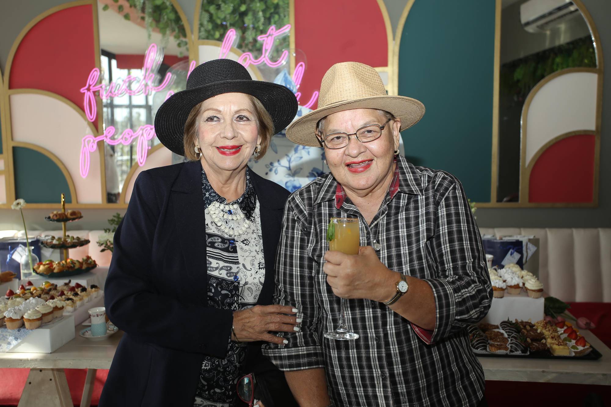$!Lupita Cruz y Gloria Gamboa.