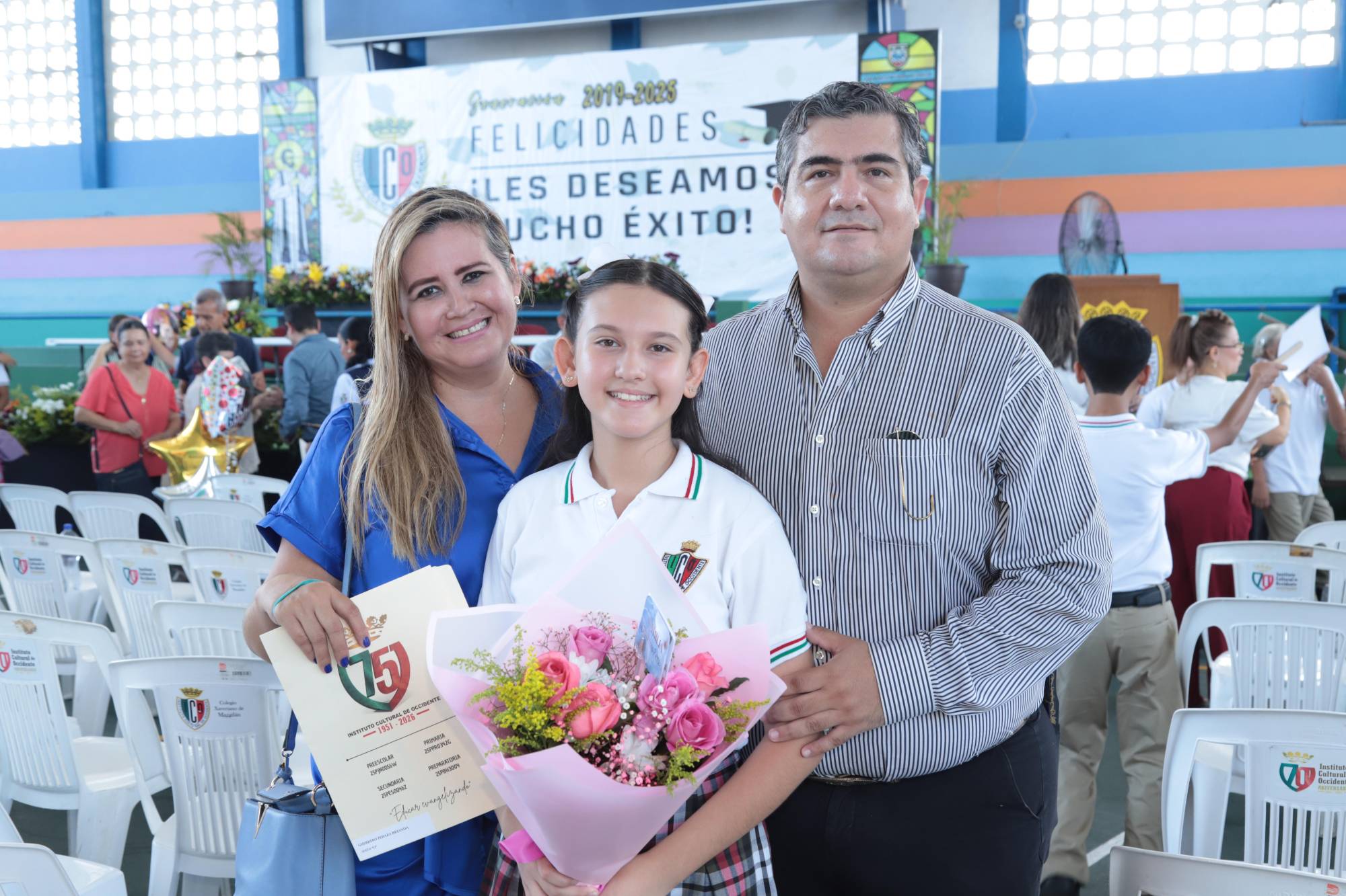 $!Brianda entre sus padres, Brianda Helena Peraza y Miguel Ángel Guerrero.