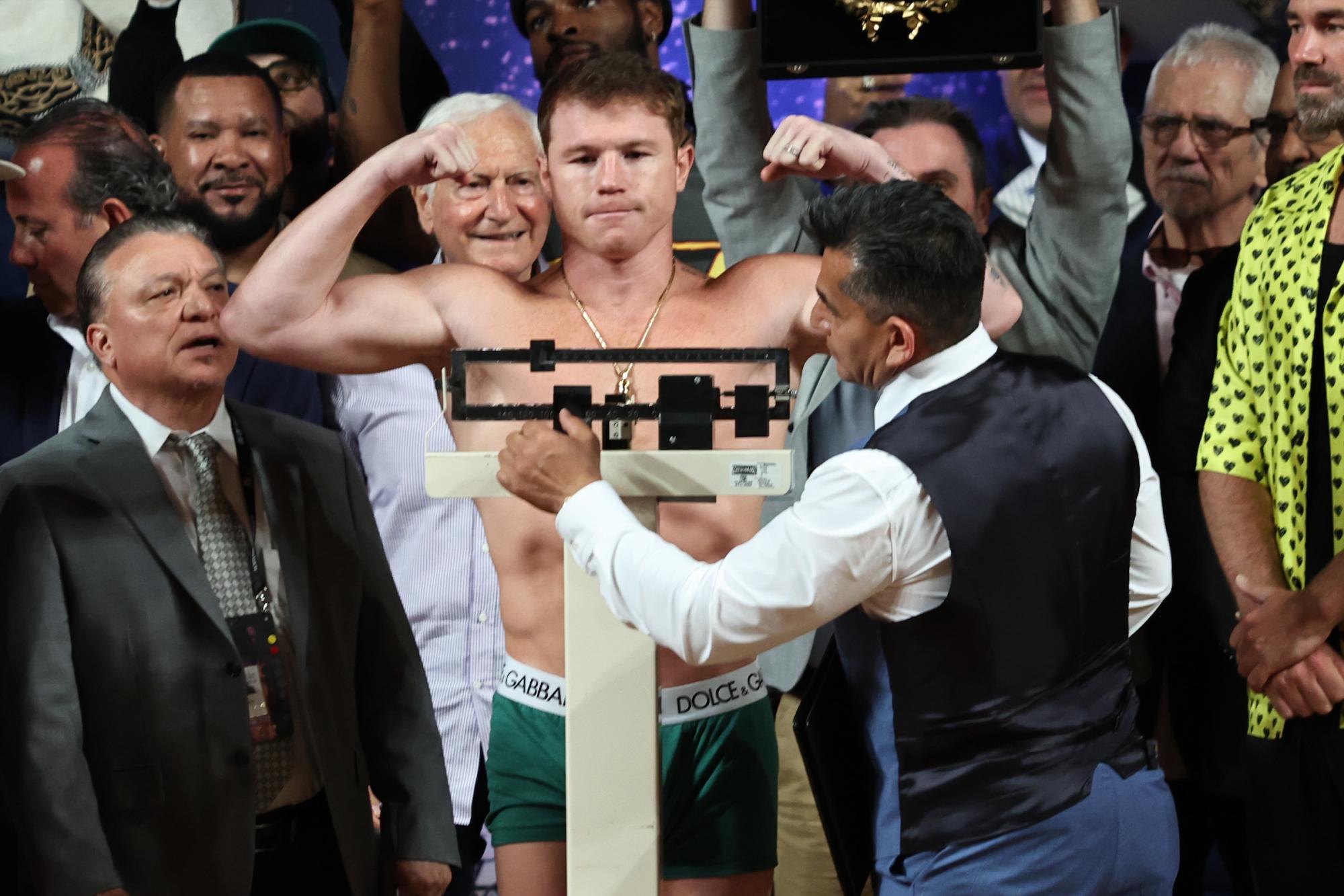 $!¡Hay tiro! Canelo y Ryder dan el peso en Guadalajara