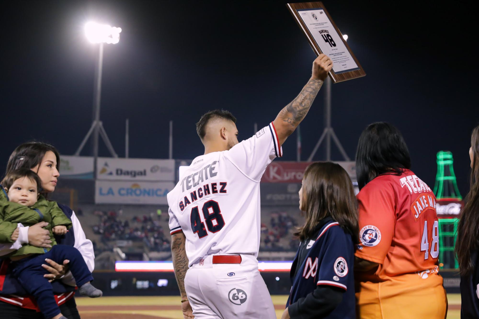 $!Sultanes de Monterrey propina escandalosa paliza de 21-6 a Águilas de Mexicali