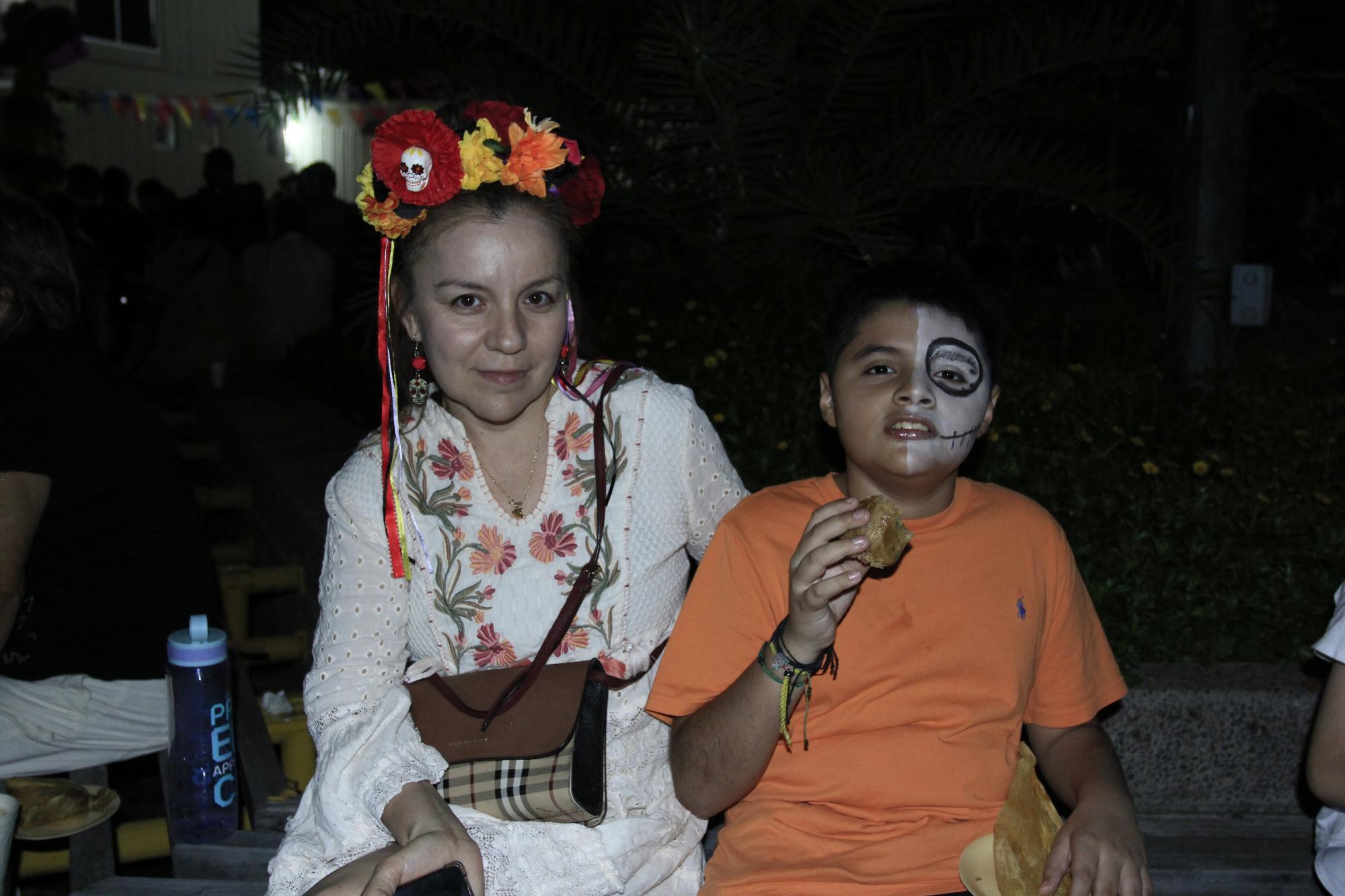 $!Laura Aispuro con el pequeño Emiliano Aispuro.