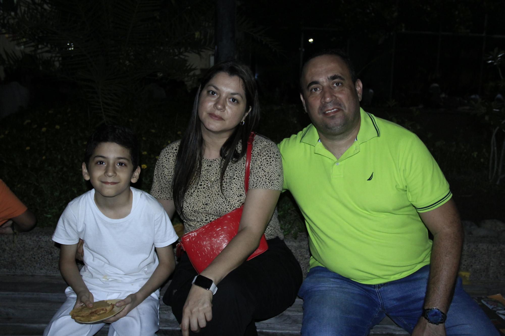 $!Eymard Tadeo Mosqueda Carrillo, Ana Cecilia Carrillo y Eymard Mosqueda Oropeza.