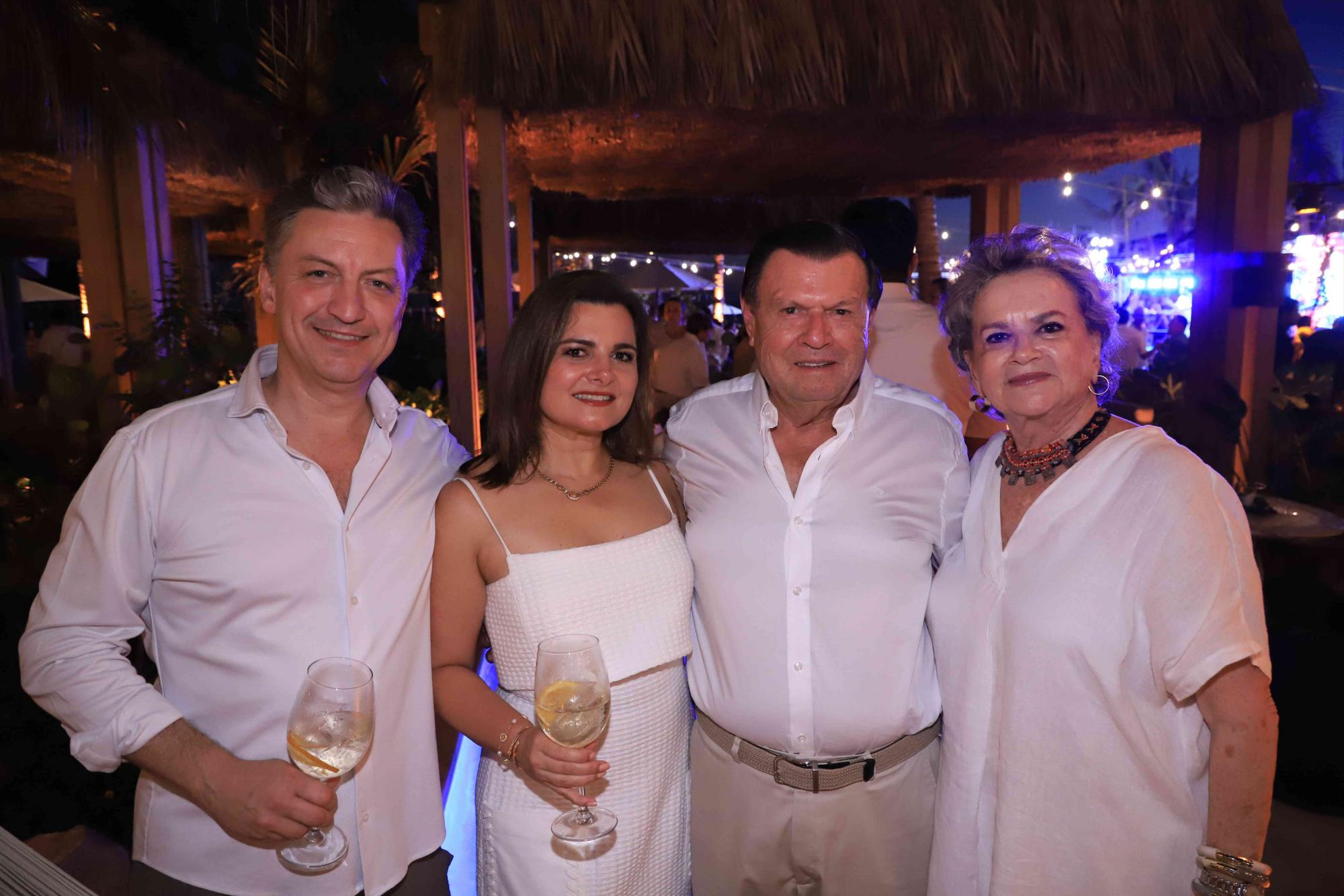 $!René Lobo, Pily Suárez, Amado Guzmán Wolfskill y Yoya Reynaud de Guzmán.