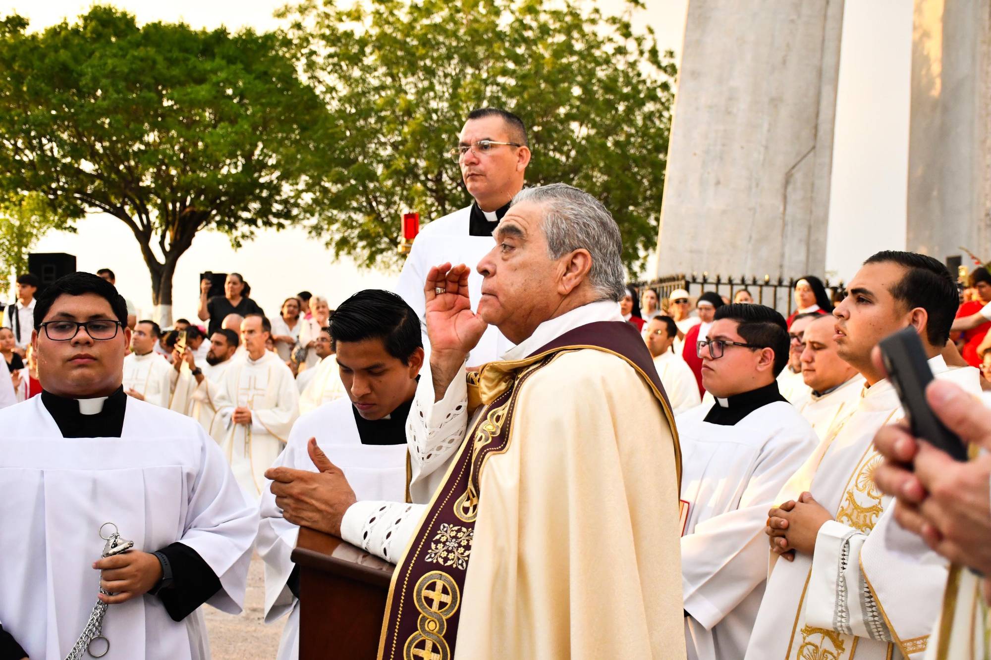 $!Respondamos con esperanza, unidad y fe: Obispo hace un llamado a recobrar la paz y unidad en Culiacán