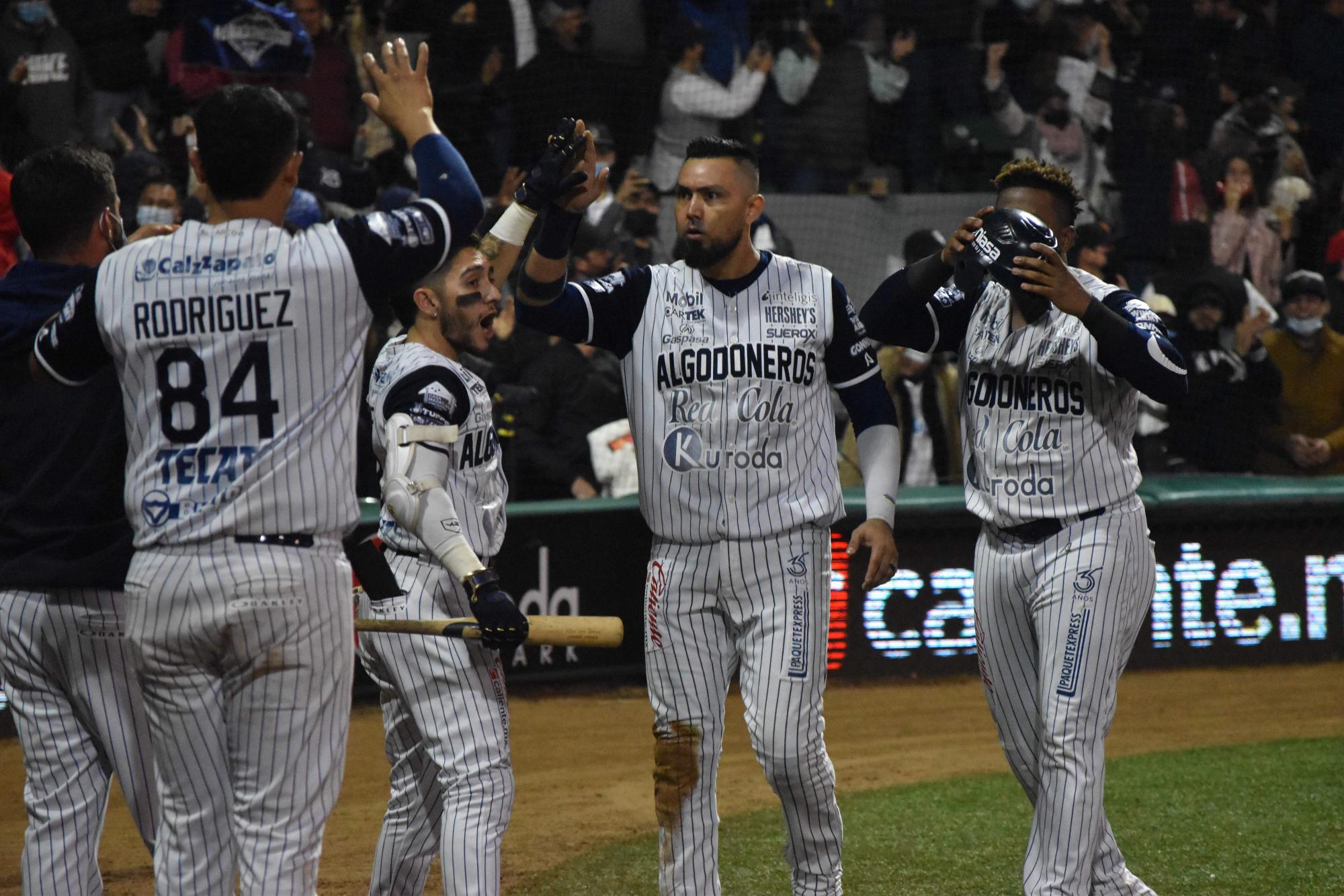 $!Algodoneros se impone a Tomateros en electrizante encuentro y empata la serie semifinal