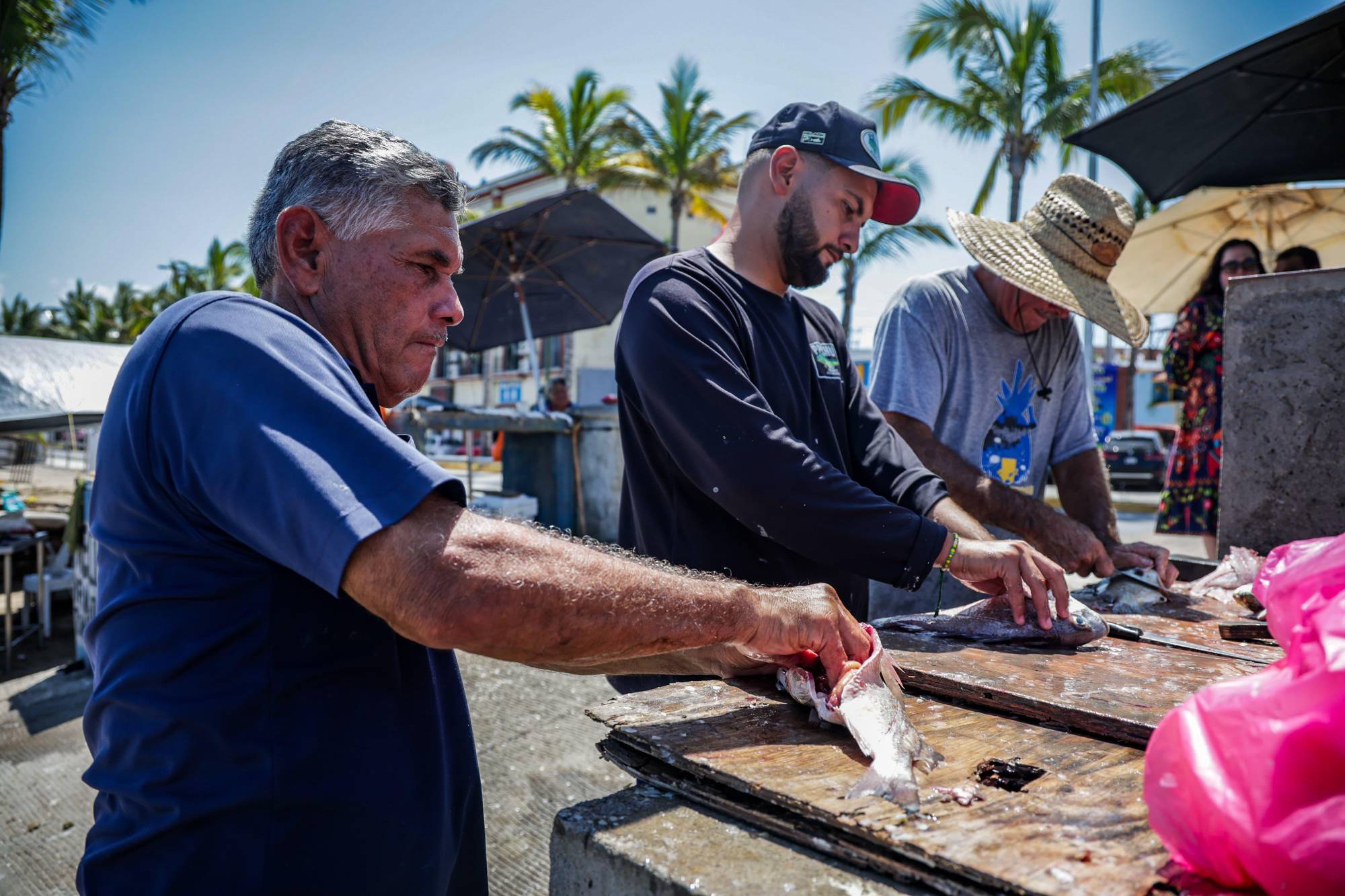 $!Ventas de pescado y marisco en Playa Norte, Mazatlán, en picada por baja afluencia turística