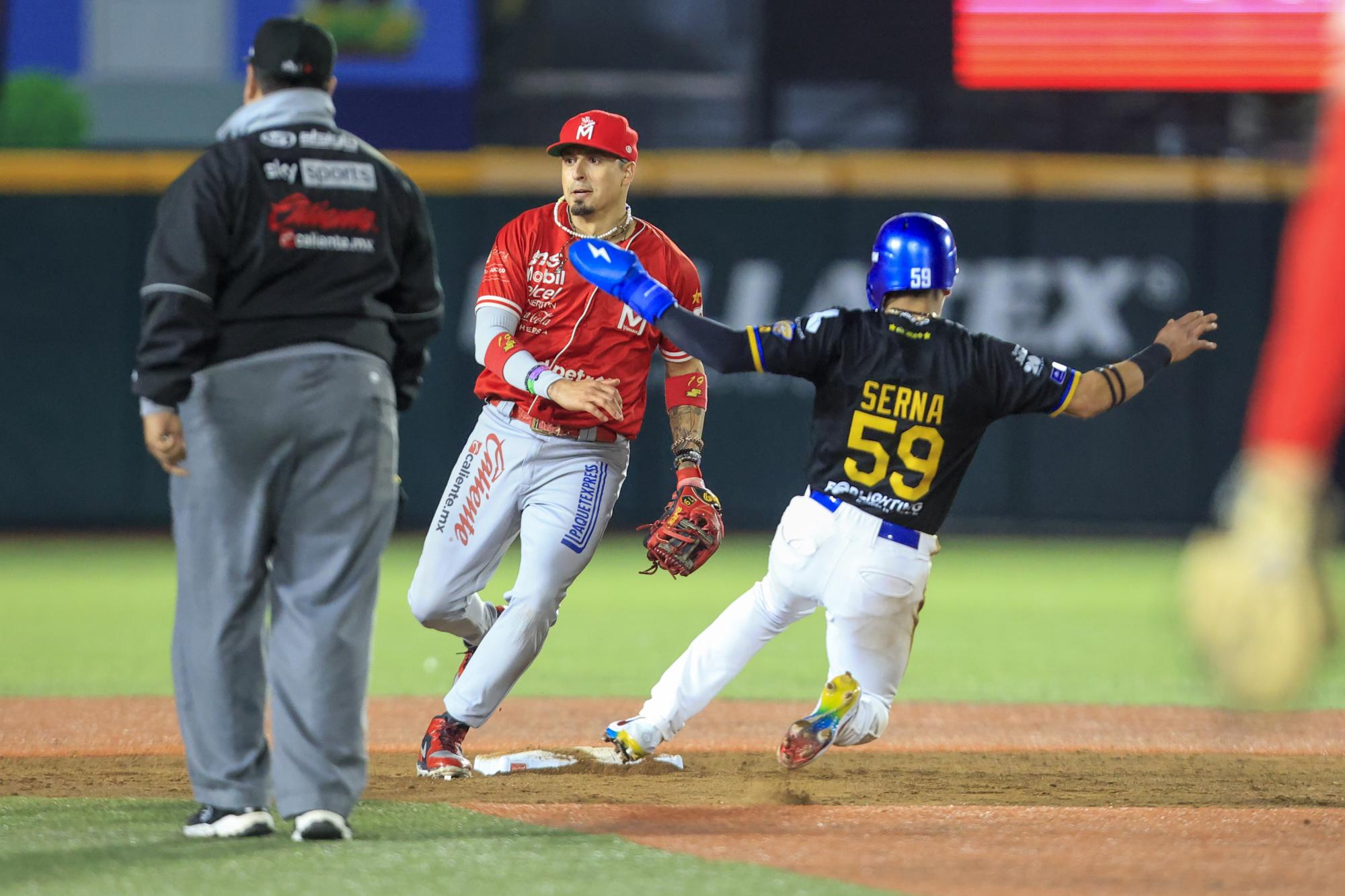 $!Venados de Mazatlán ‘explota’ a la ofensiva y obliga el regreso de la serie al Teodoro Mariscal