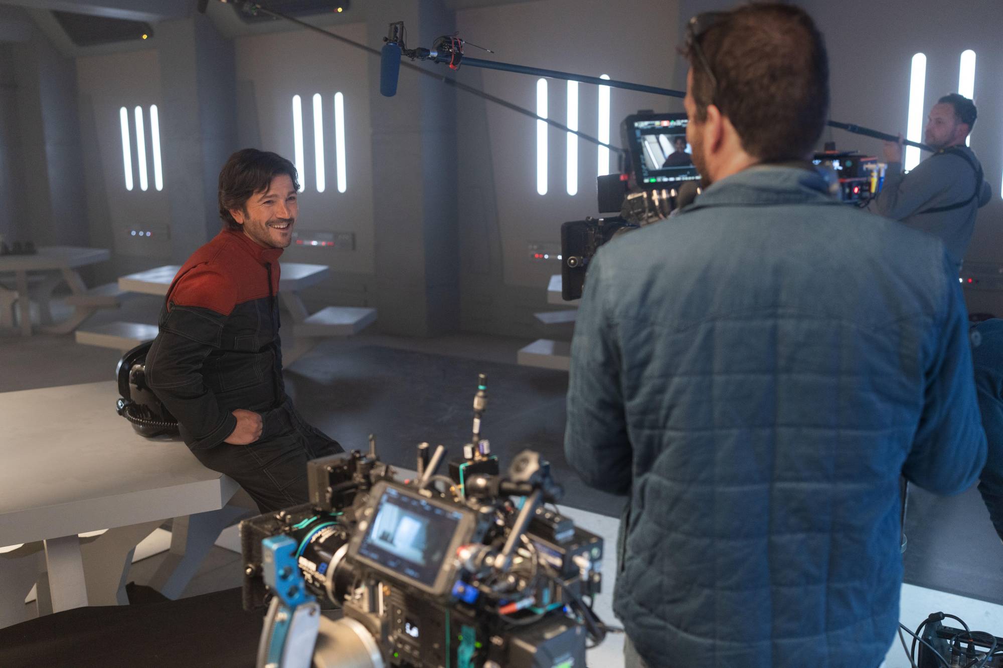 $!Diego Luna en el set de ‘Andor’ en su segunda temporada.