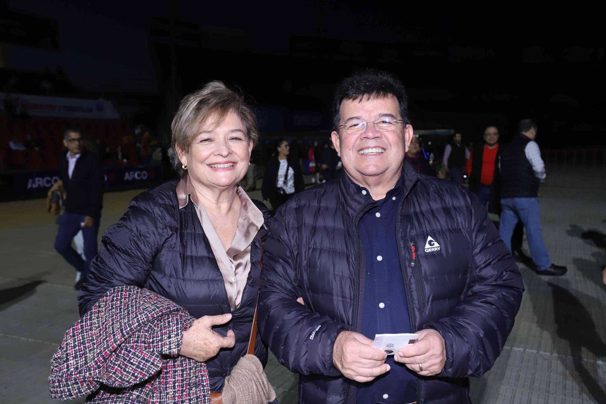 $!Titina Llausás de Barros y Humberto Barros.